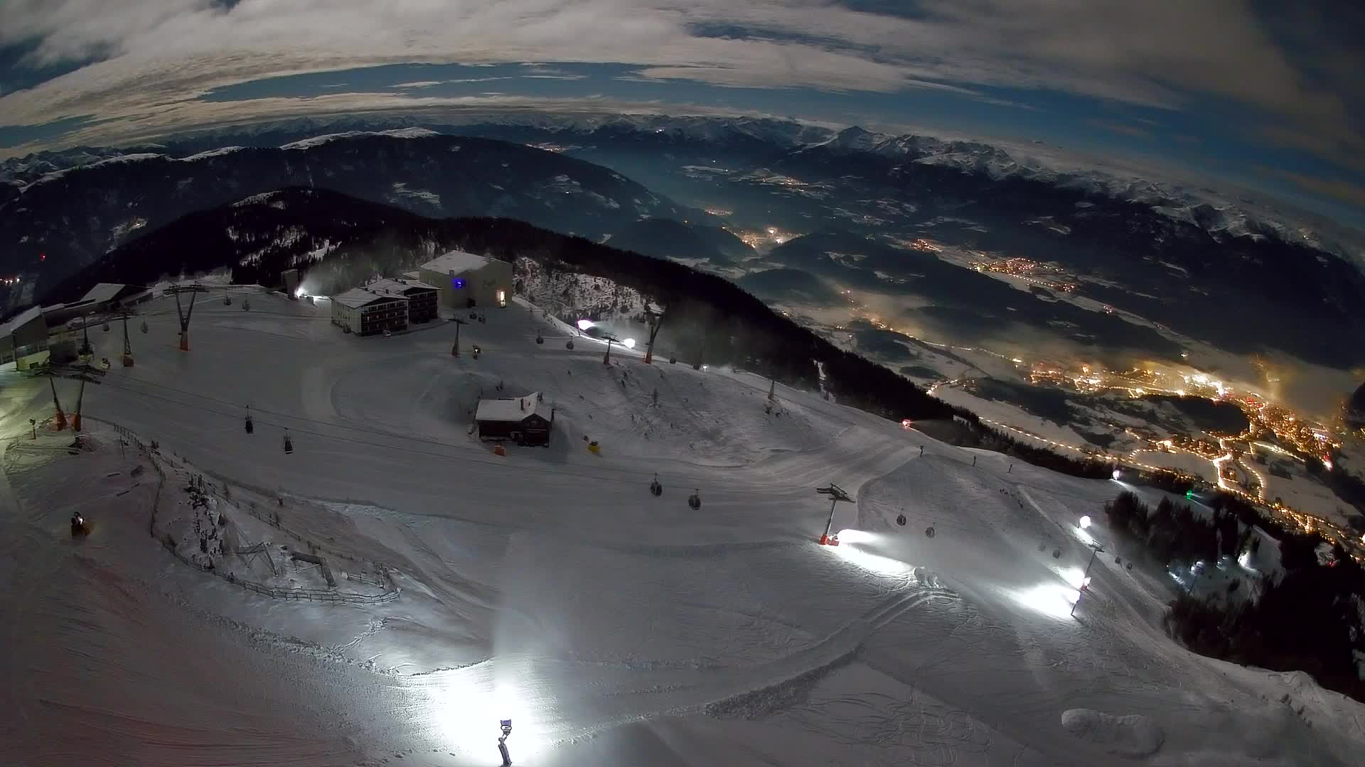 Stazione sciistica di Plan de Corones | vista su Brunico