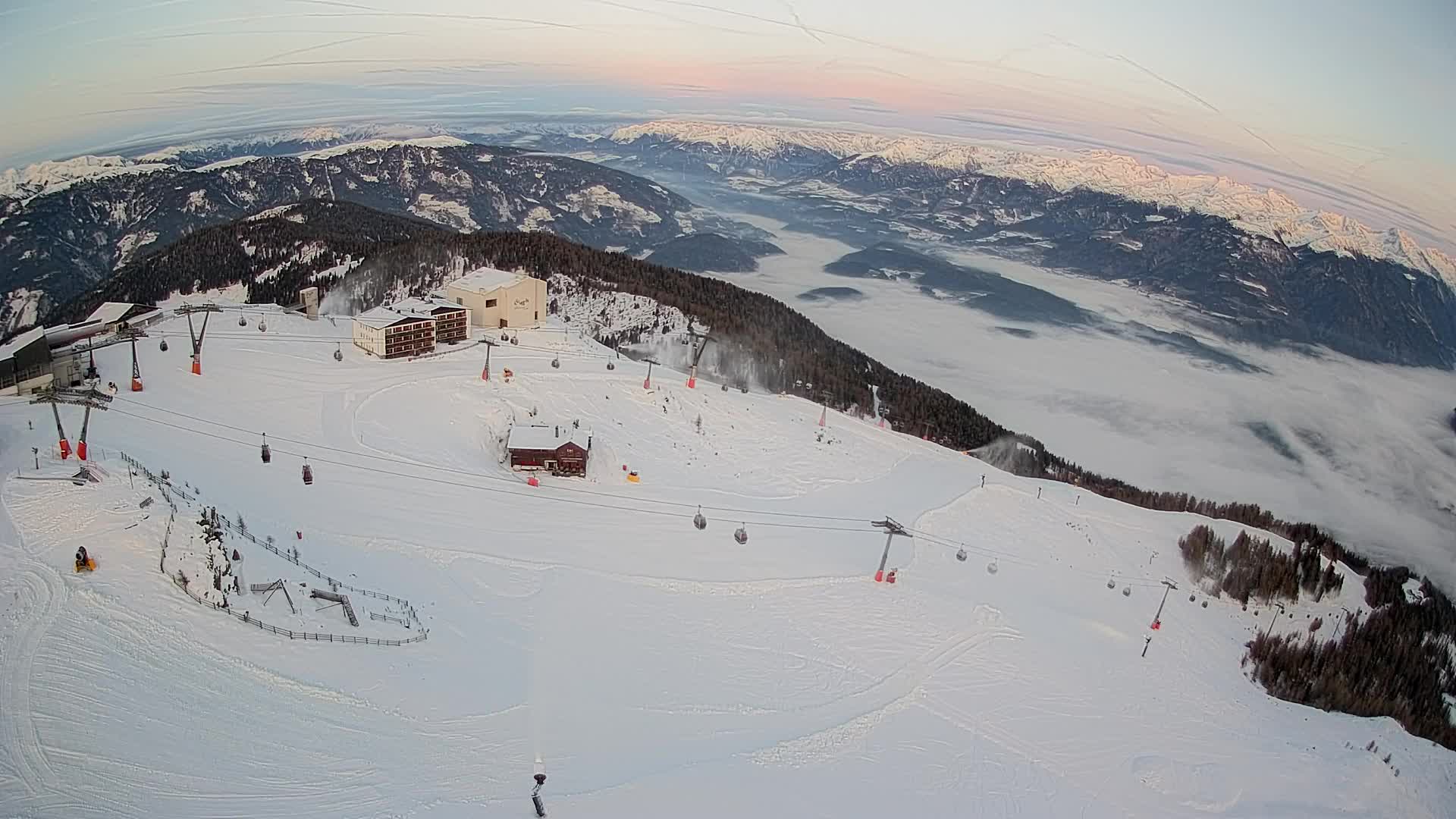 Cima estación de esquí Kronplatz | vista hacia Brunico