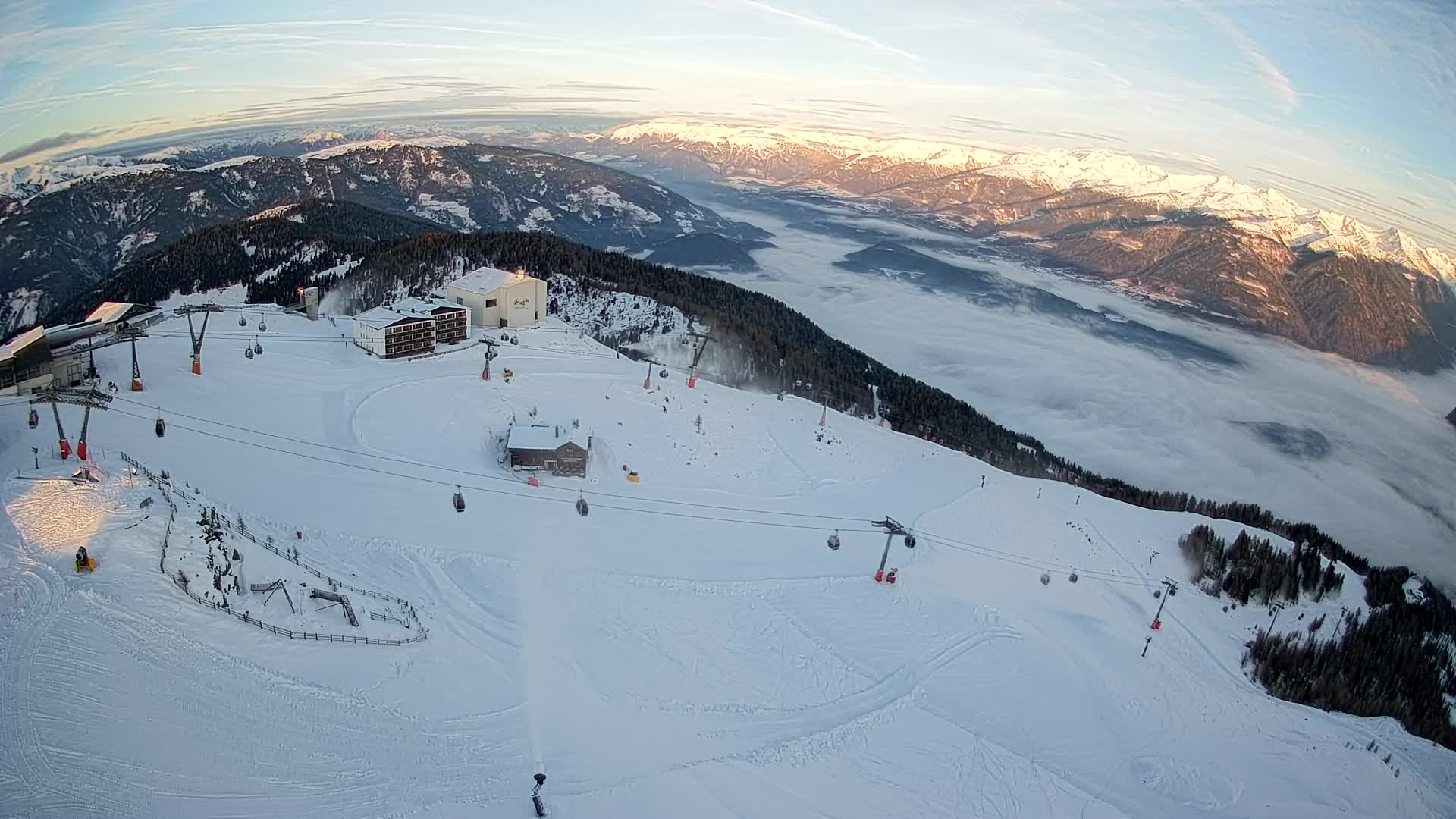 Skigebiet Kronplatz Gipfel | Blick auf Bruneck
