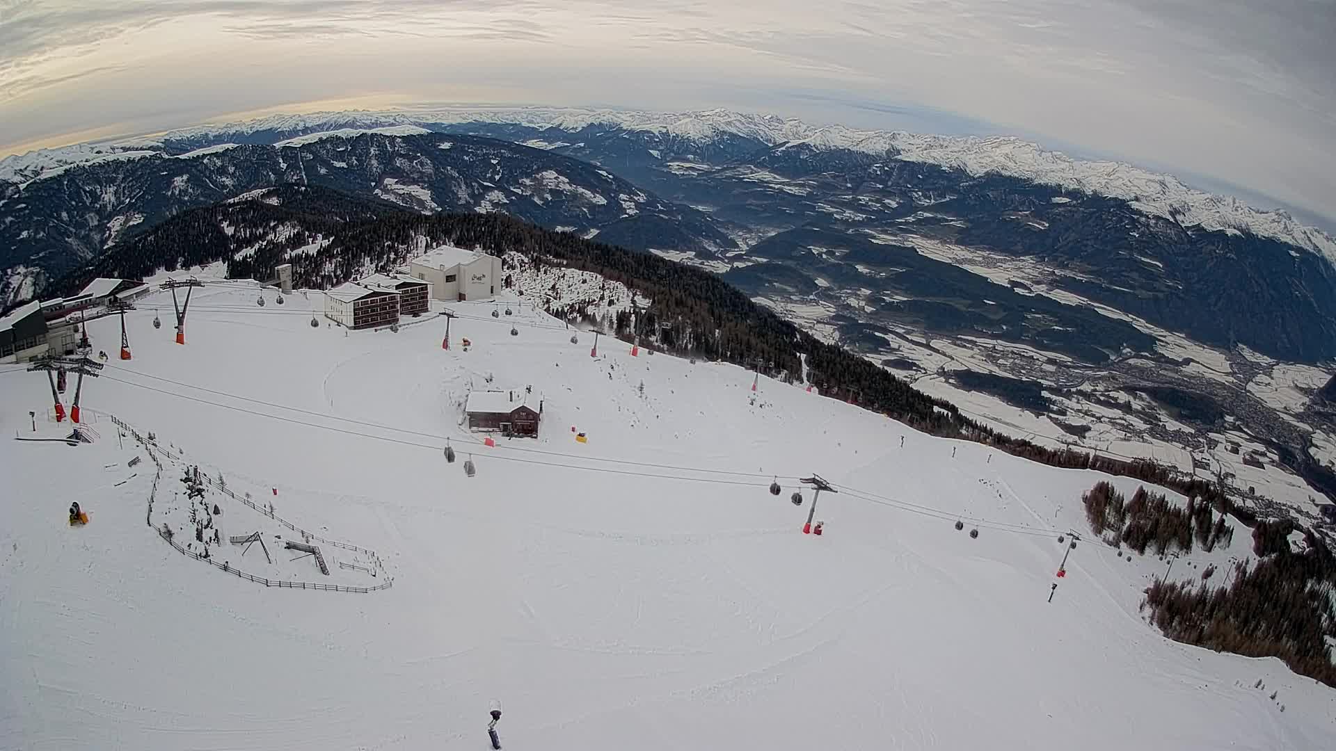 Skigebiet Kronplatz Gipfel | Blick auf Bruneck