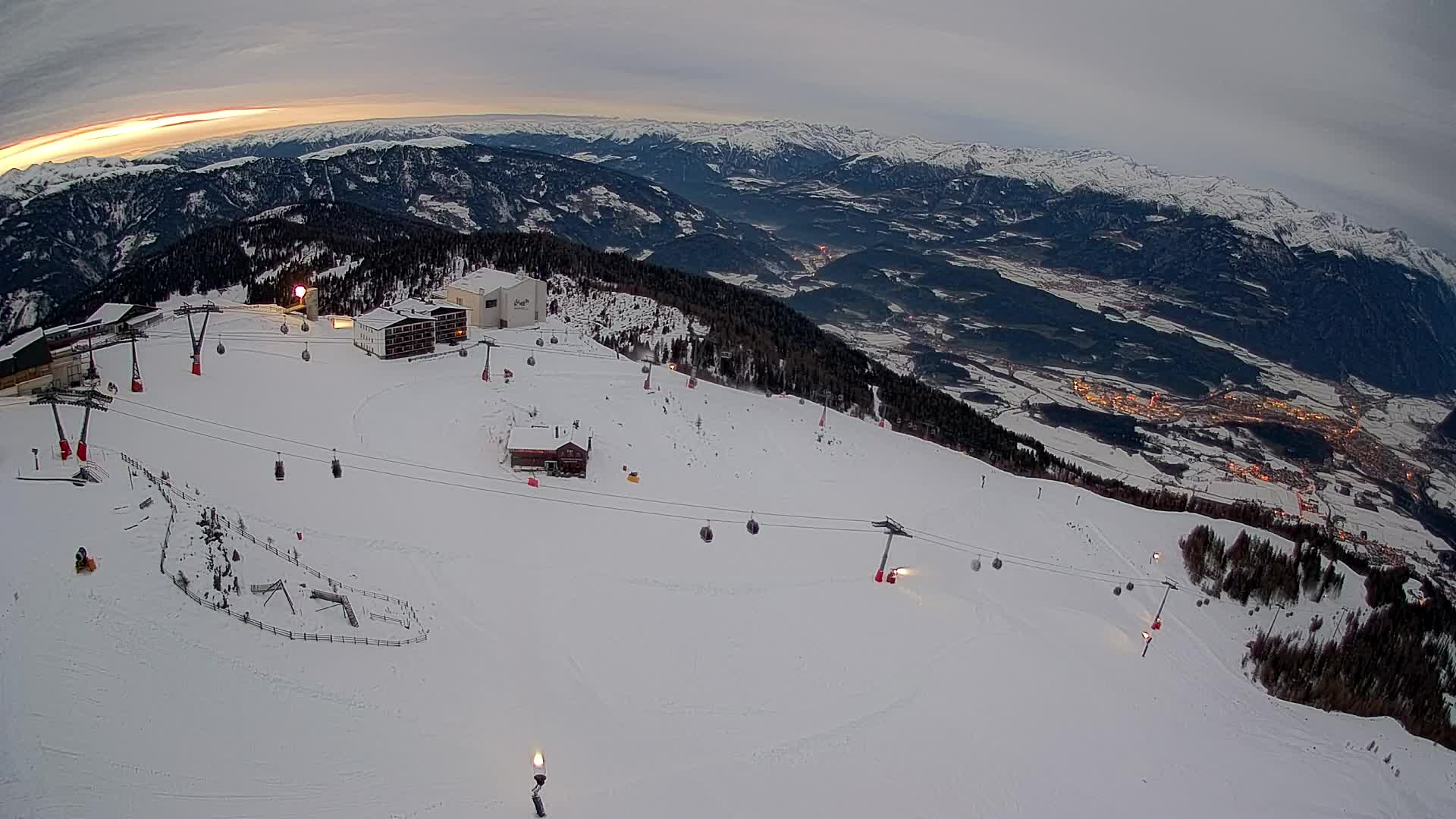 Skigebiet Kronplatz Gipfel | Blick auf Bruneck