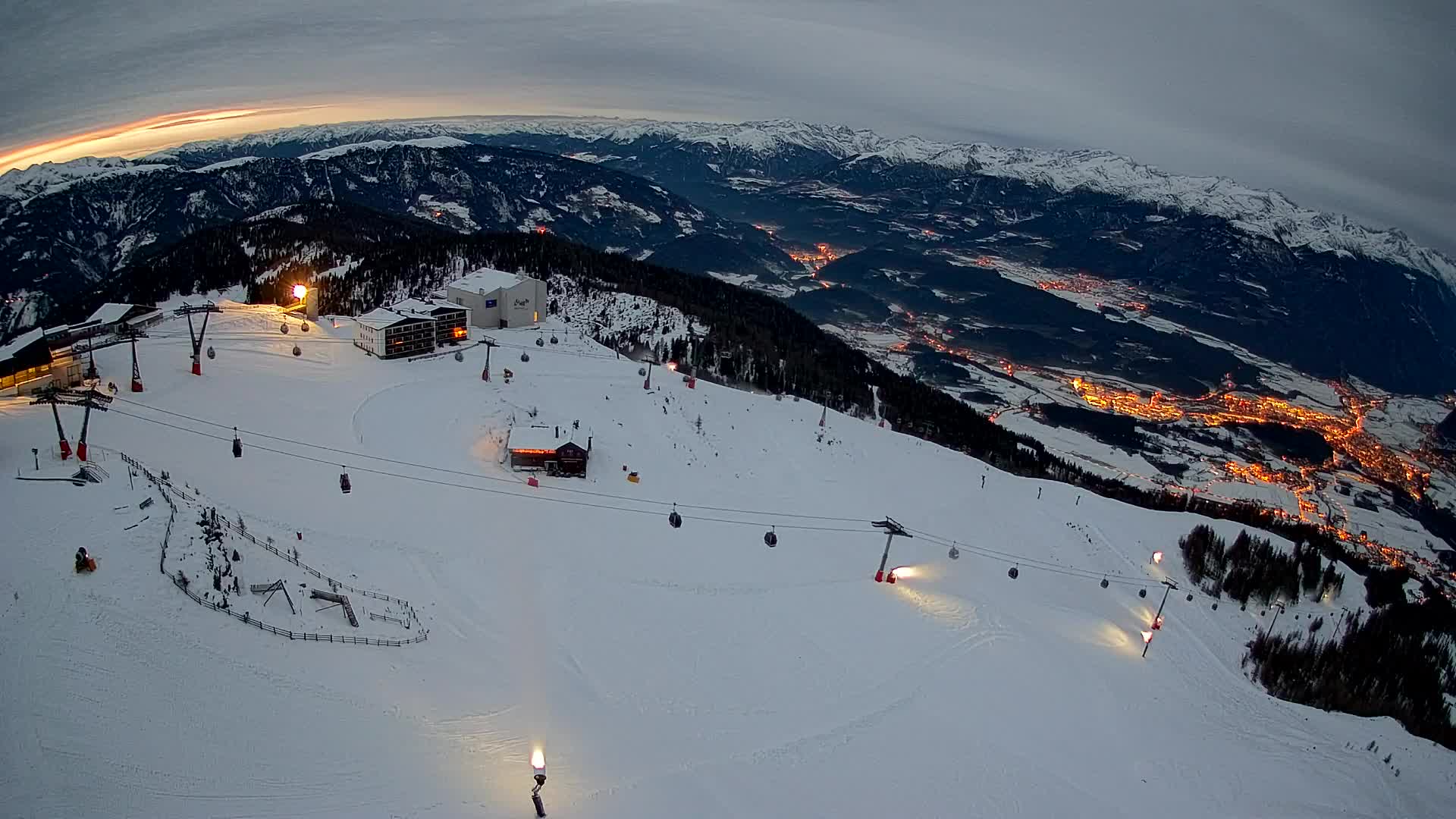 Skigebiet Kronplatz Gipfel | Blick auf Bruneck