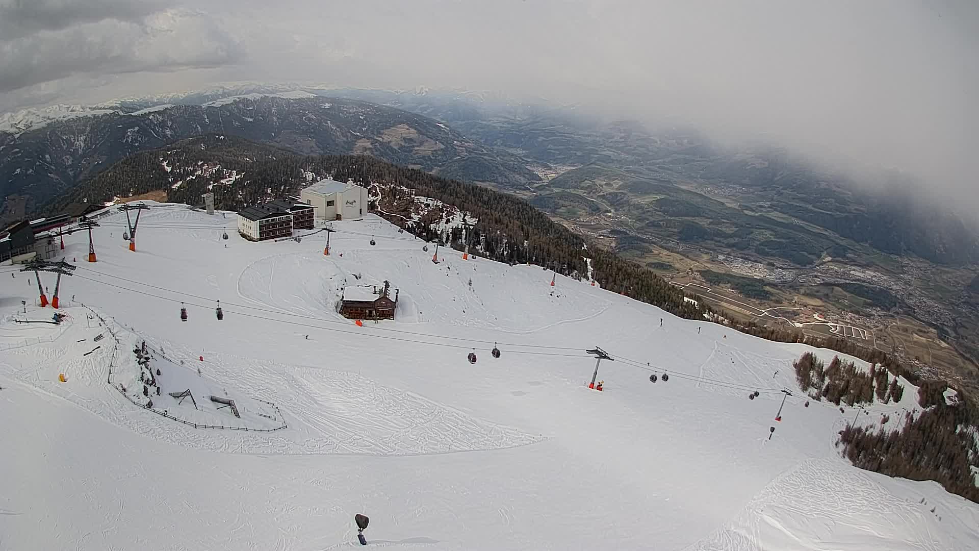 Skigebiet Kronplatz Gipfel | Blick auf Bruneck