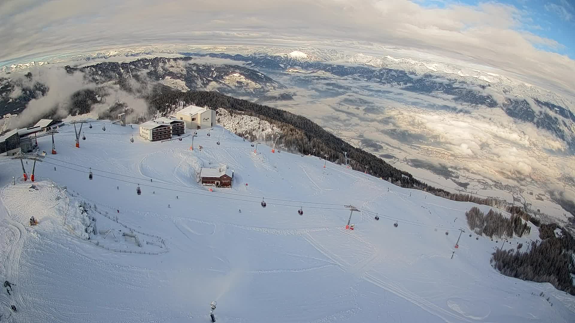 Cima estación de esquí Kronplatz | vista hacia Brunico