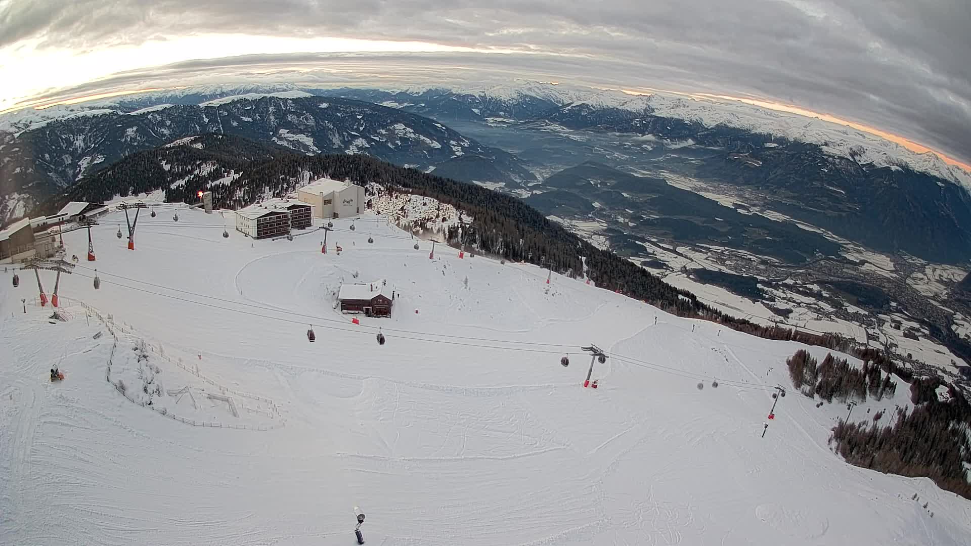 Skigebiet Kronplatz Gipfel | Blick auf Bruneck
