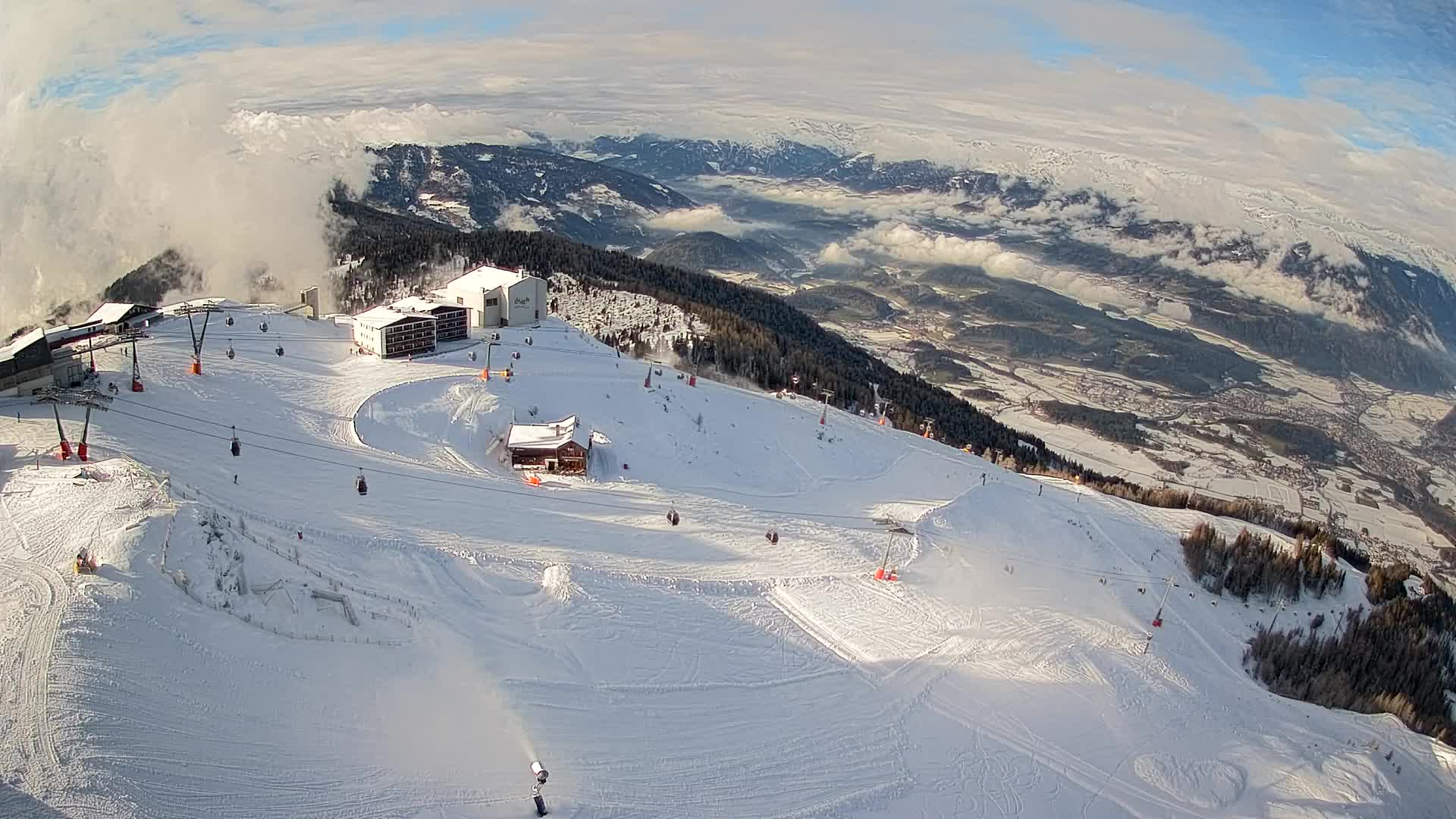 Skigebiet Kronplatz Gipfel | Blick auf Bruneck