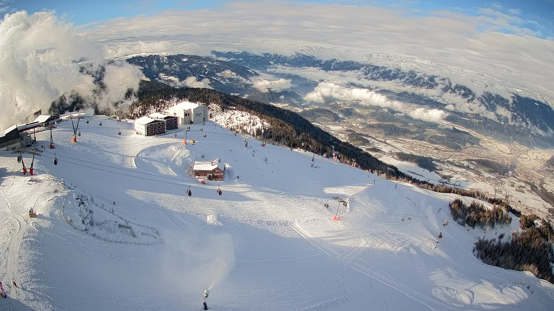 Cima estación de esquí Kronplatz | vista hacia Brunico