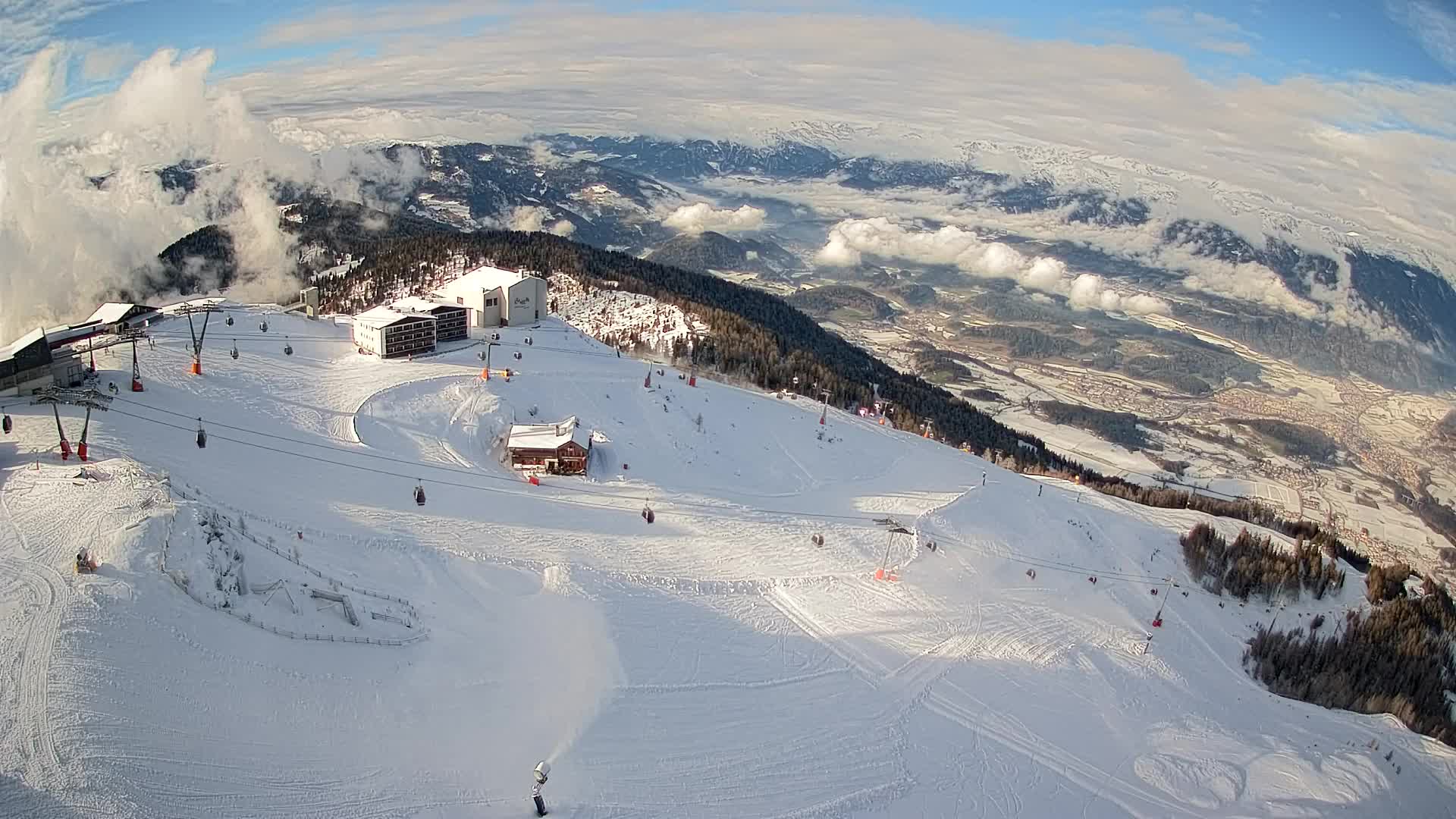 Cima estación de esquí Kronplatz | vista hacia Brunico