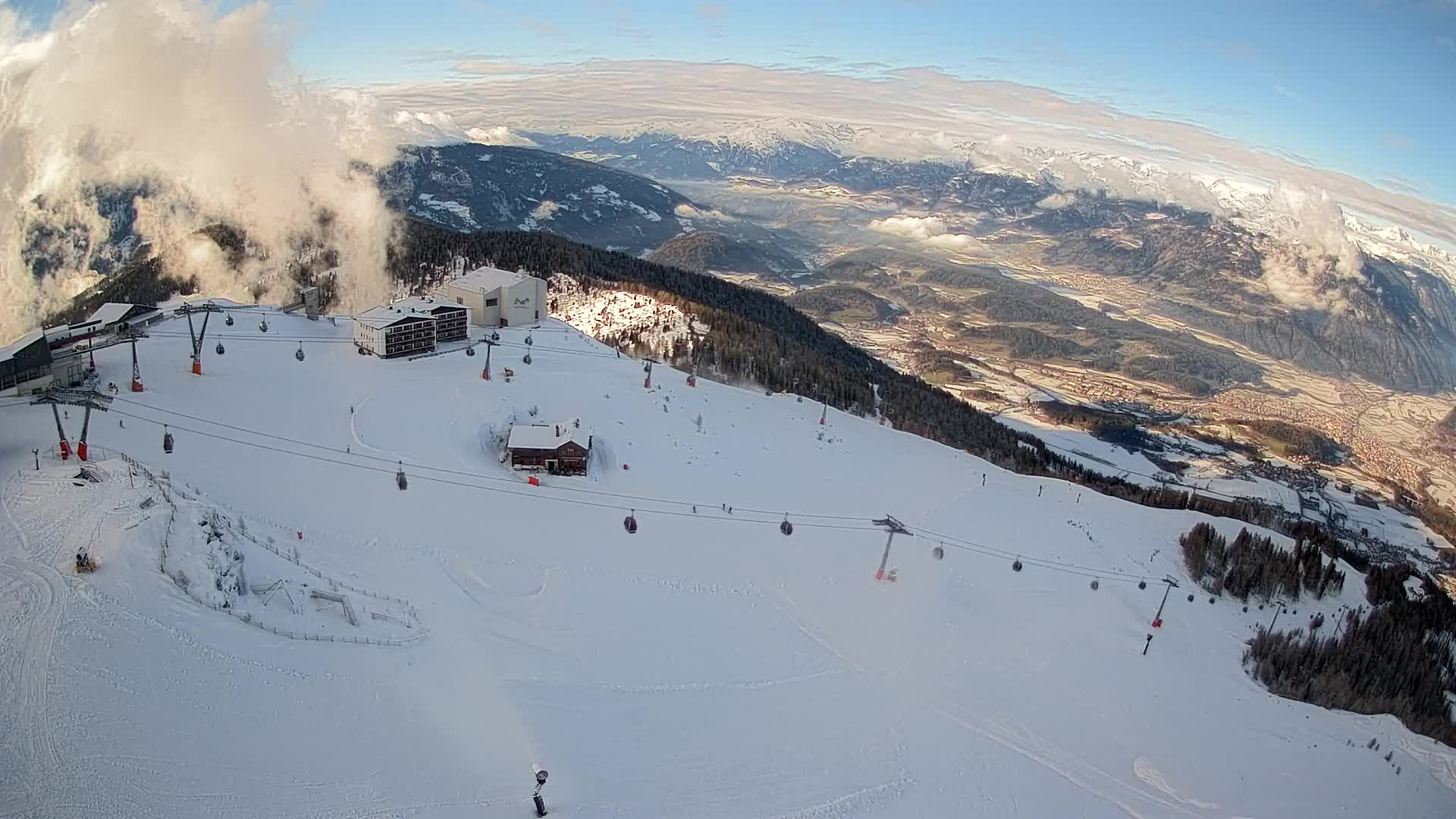 Cima estación de esquí Kronplatz | vista hacia Brunico