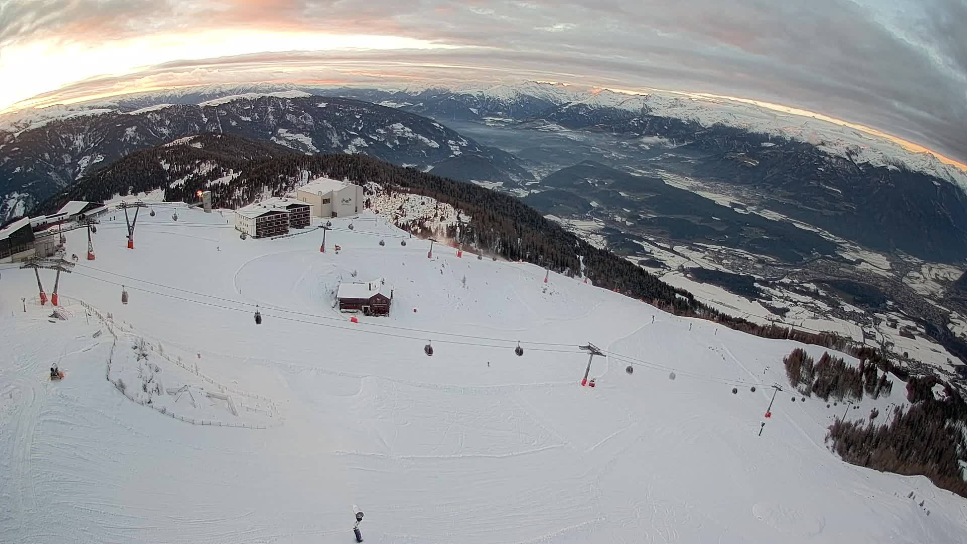 Skigebiet Kronplatz Gipfel | Blick auf Bruneck