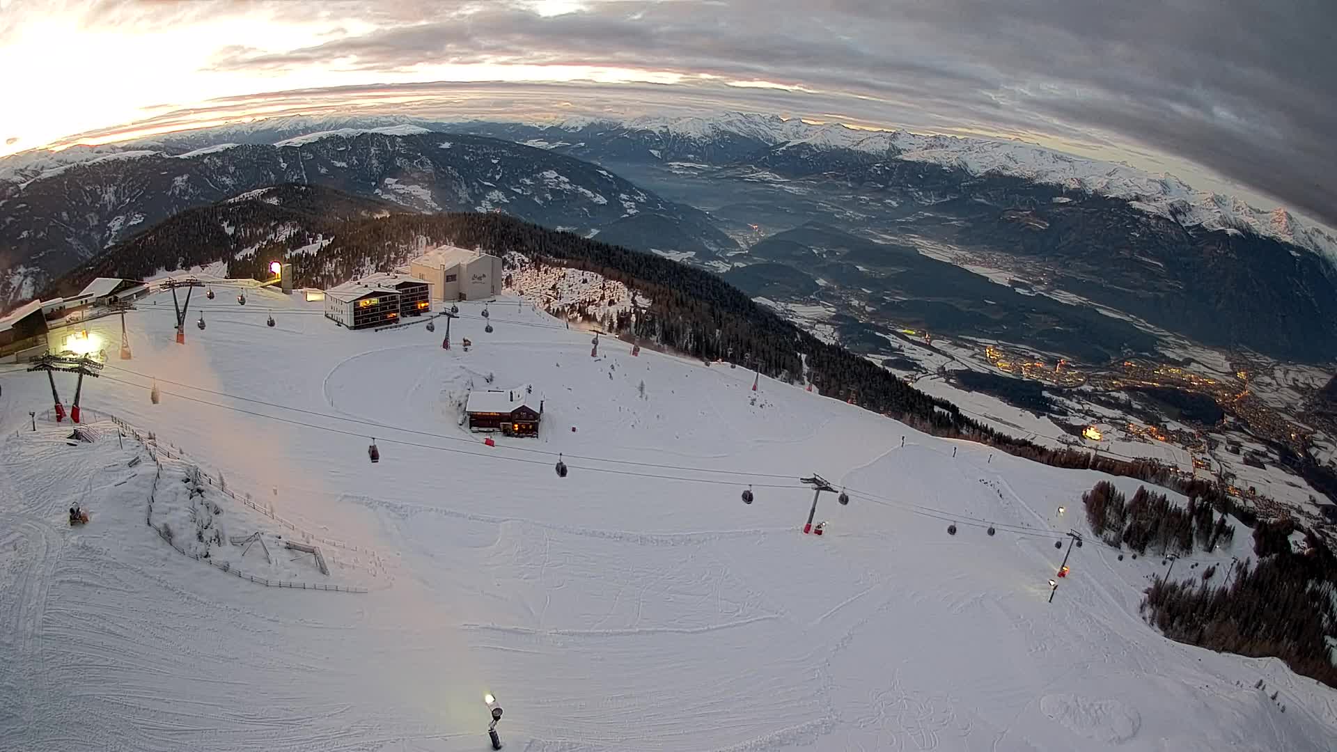 Skigebiet Kronplatz Gipfel | Blick auf Bruneck