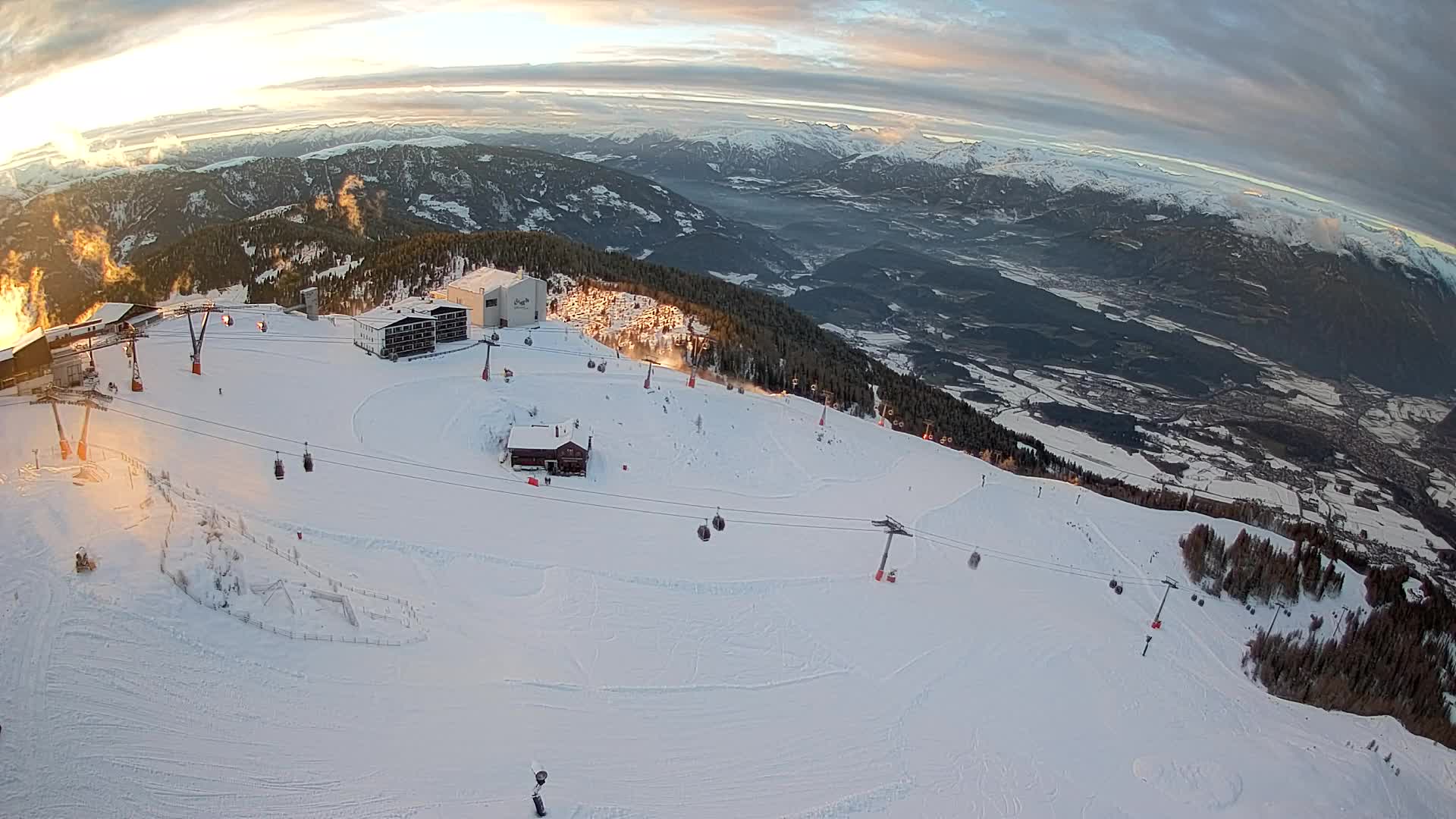 Skigebiet Kronplatz Gipfel | Blick auf Bruneck