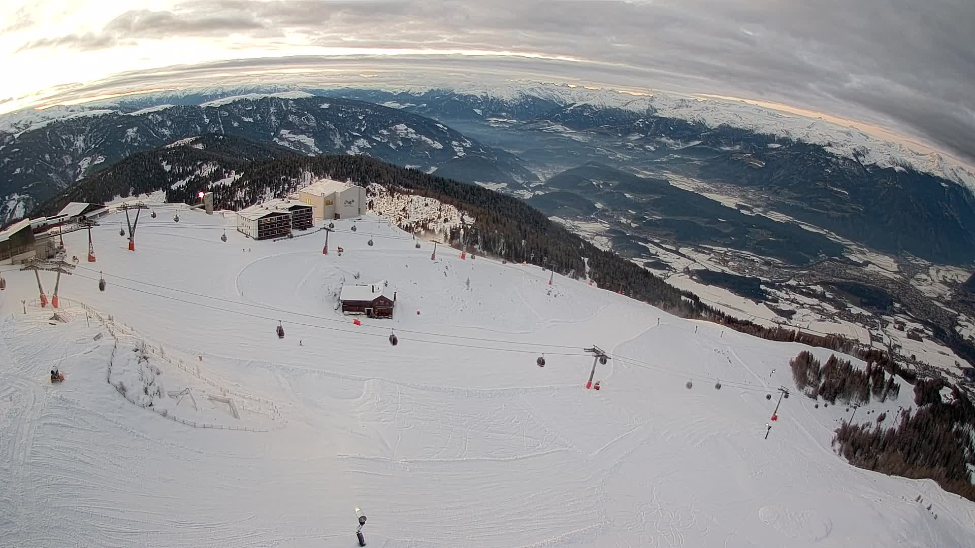 Skigebiet Kronplatz Gipfel | Blick auf Bruneck