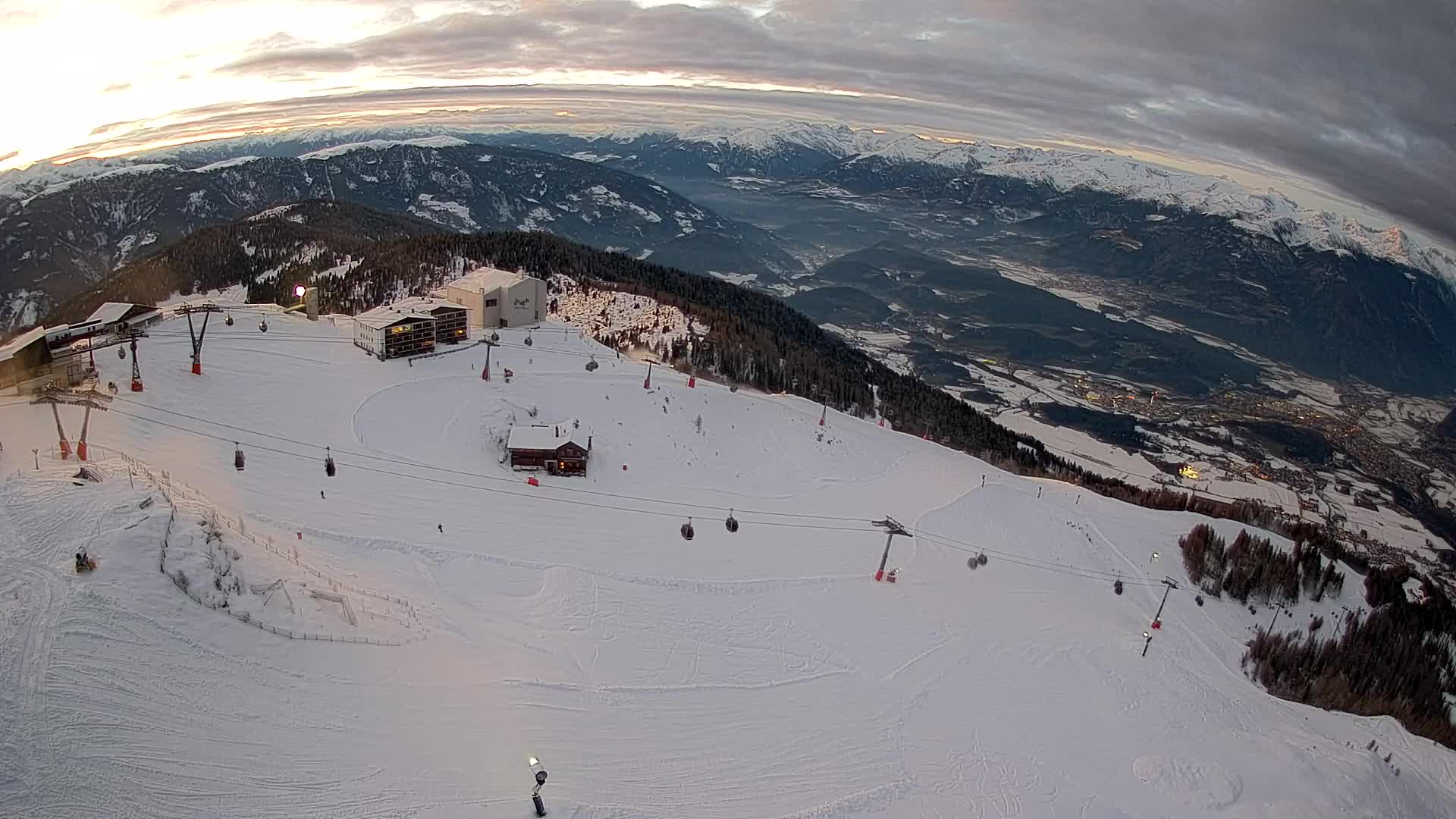 Stazione sciistica di Plan de Corones | vista su Brunico