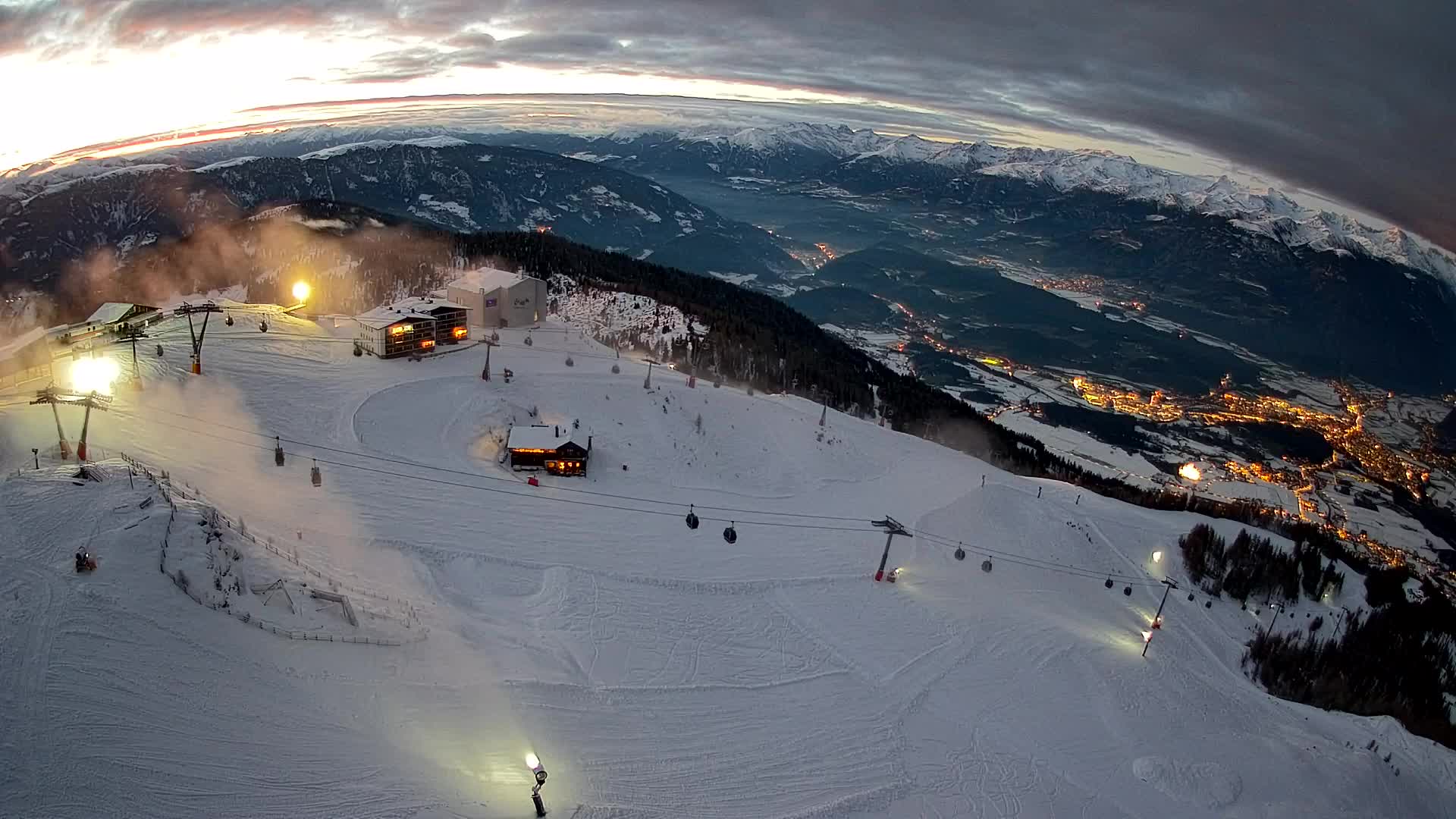 Skigebiet Kronplatz Gipfel | Blick auf Bruneck