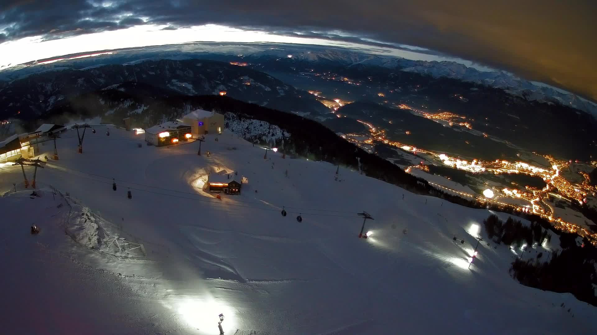 Skigebiet Kronplatz Gipfel | Blick auf Bruneck