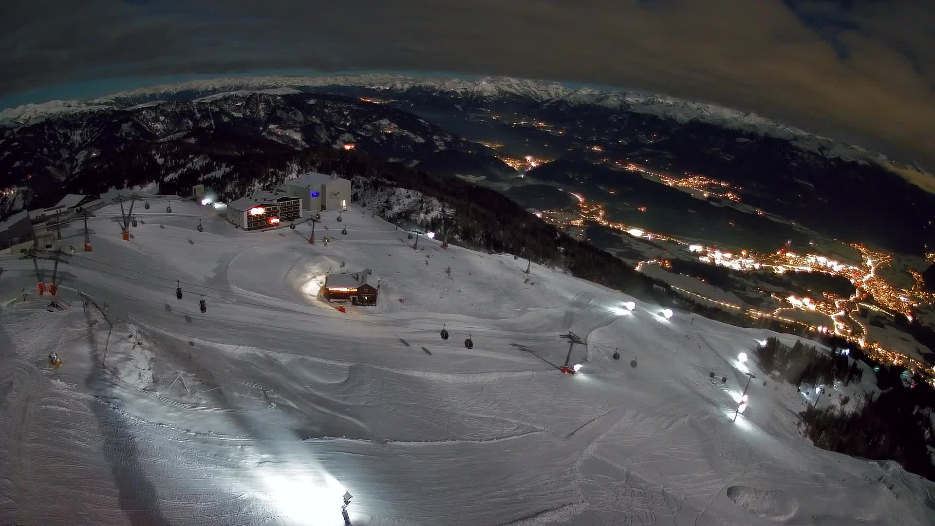 Cima estación de esquí Kronplatz | vista hacia Brunico