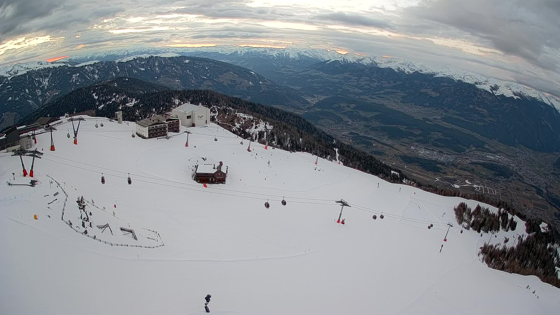 Skigebiet Kronplatz Gipfel | Blick auf Bruneck