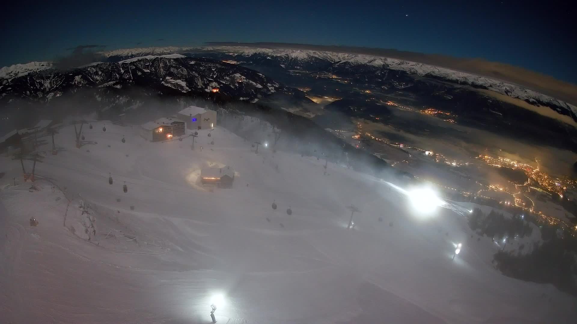 Cima estación de esquí Kronplatz | vista hacia Brunico