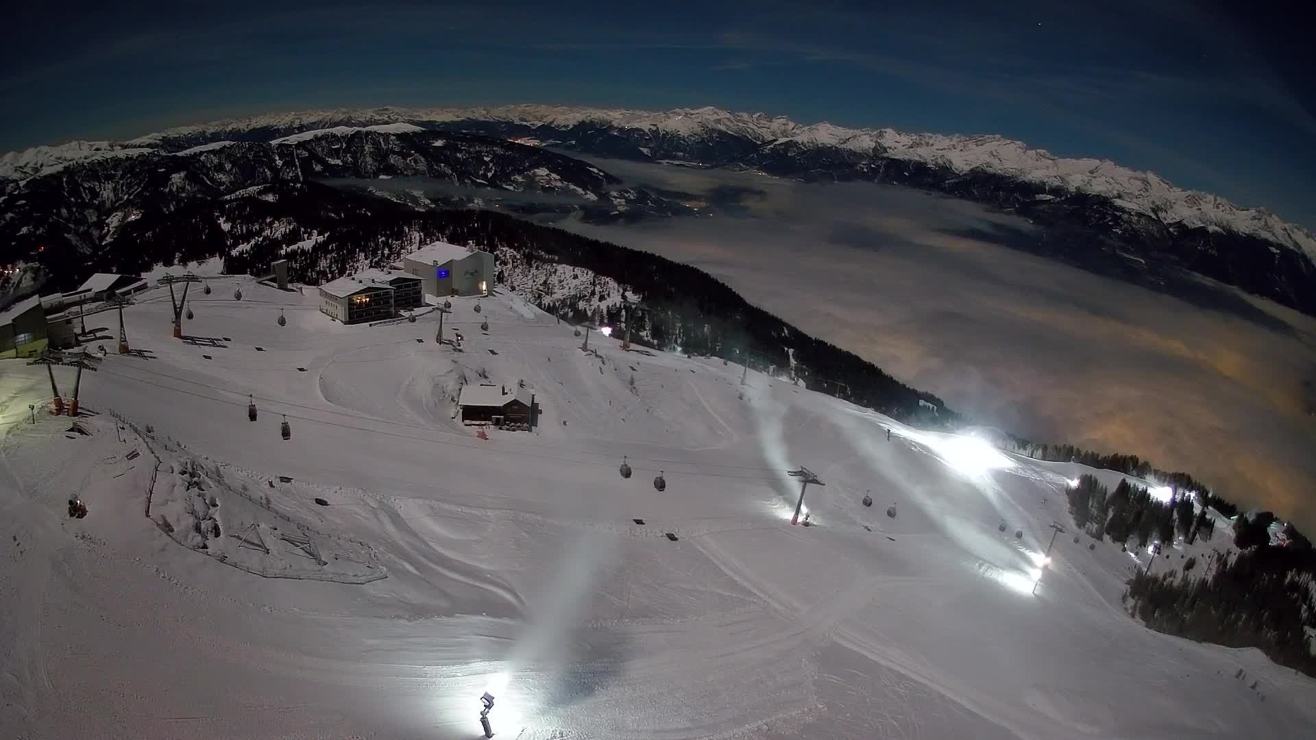 Cima estación de esquí Kronplatz | vista hacia Brunico