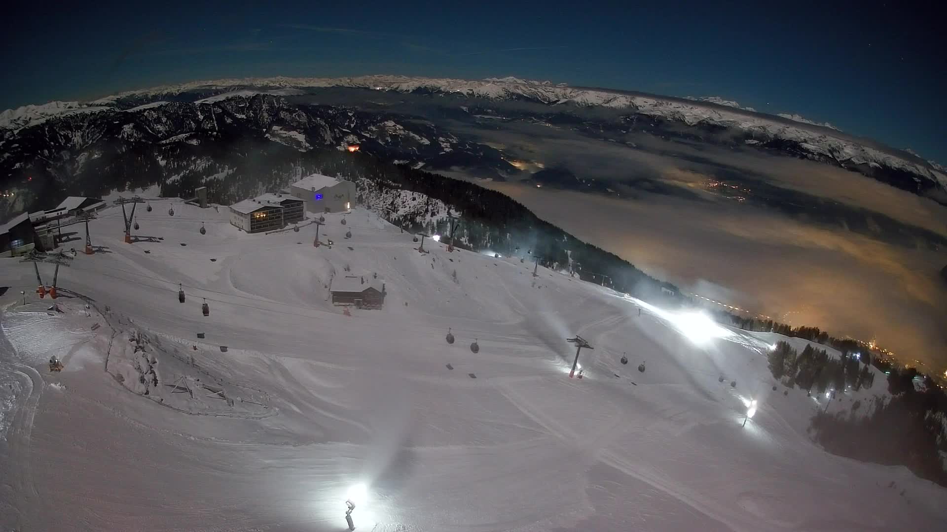 Cima estación de esquí Kronplatz | vista hacia Brunico