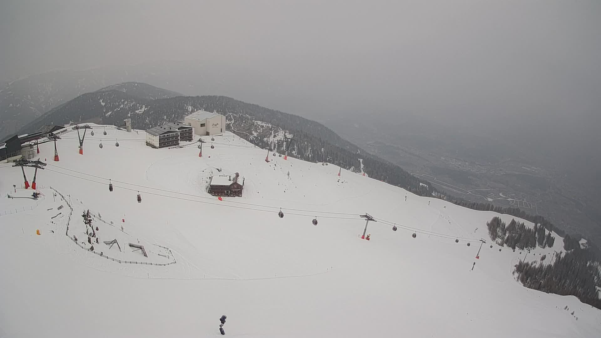 Cima estación de esquí Kronplatz | vista hacia Brunico