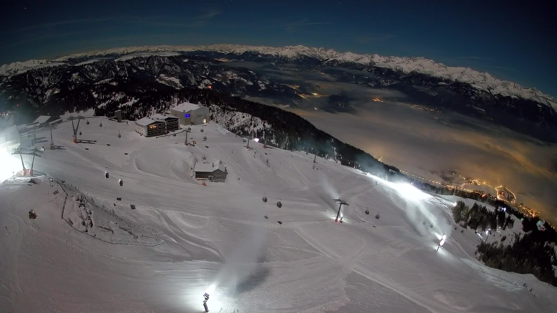 Cima estación de esquí Kronplatz | vista hacia Brunico