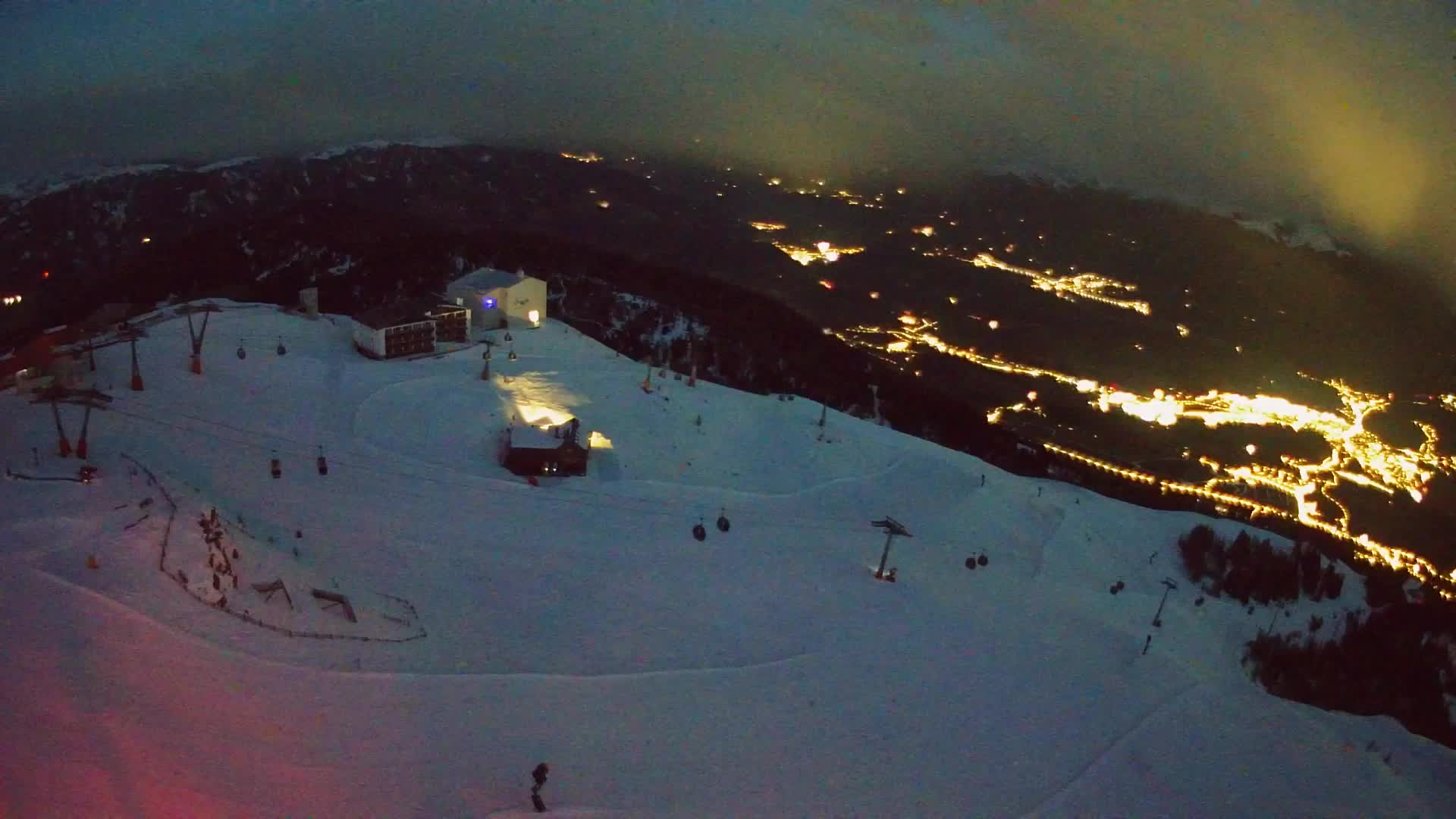 Cima estación de esquí Kronplatz | vista hacia Brunico