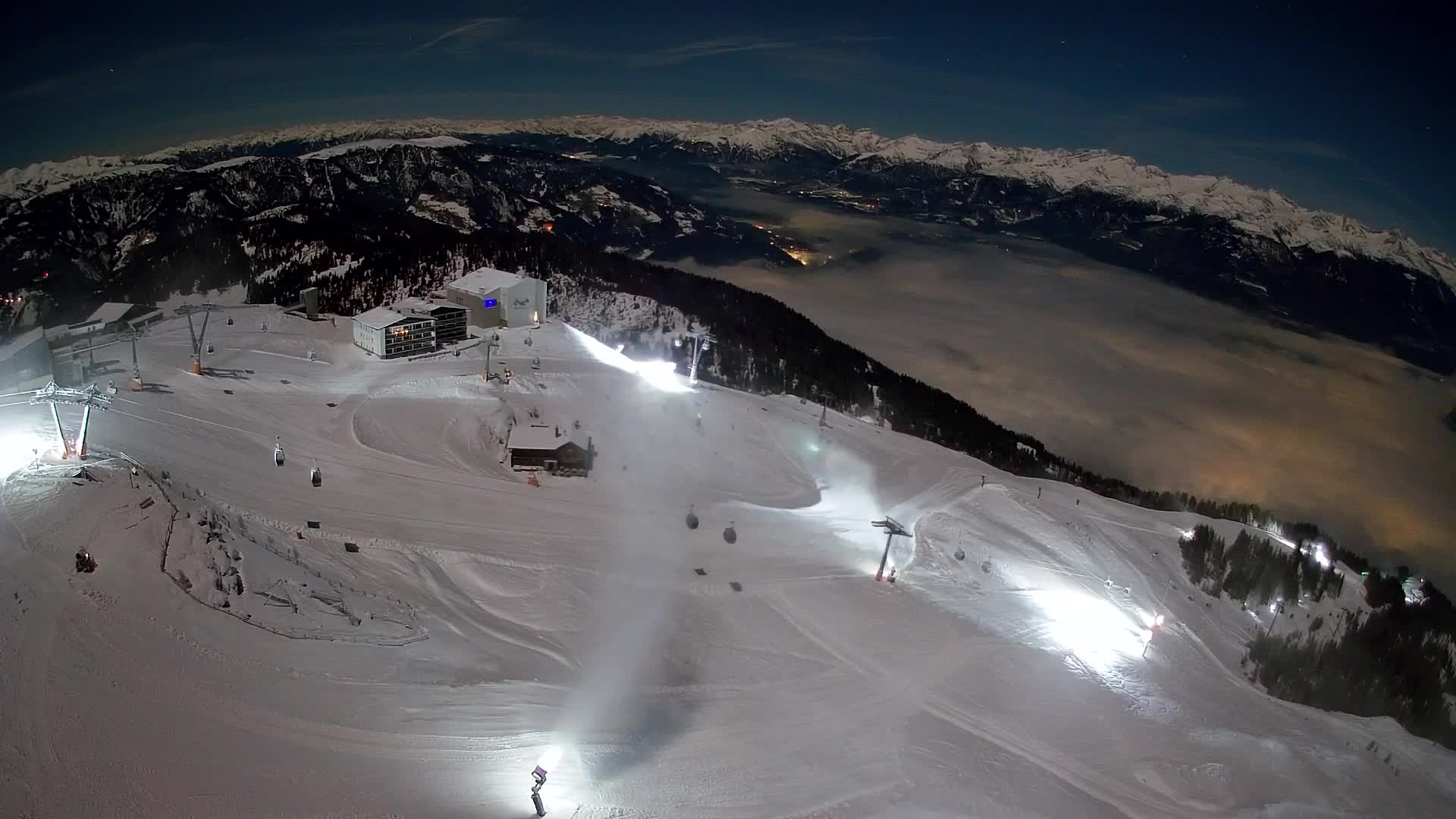 Cima estación de esquí Kronplatz | vista hacia Brunico