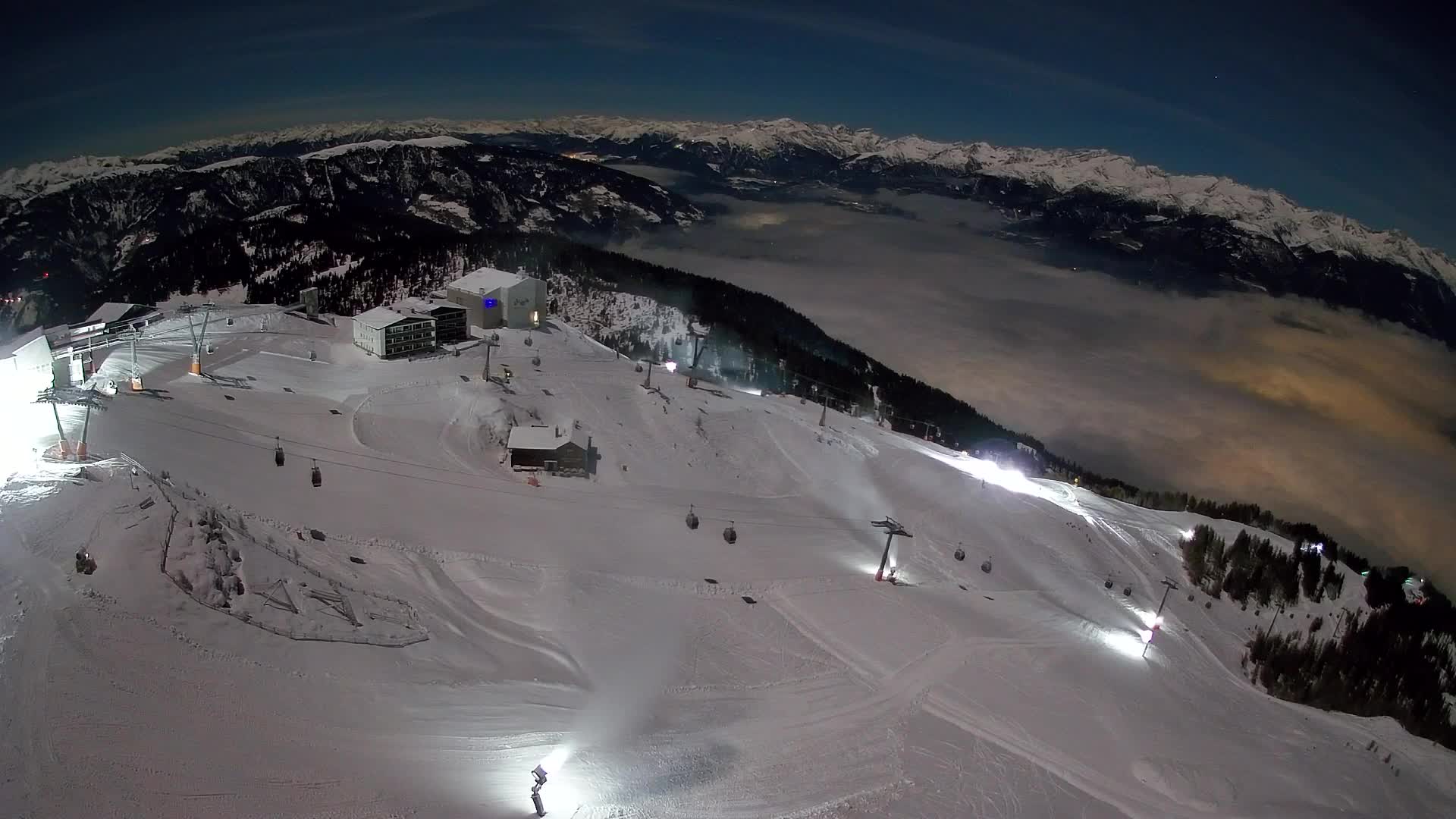 Cima estación de esquí Kronplatz | vista hacia Brunico