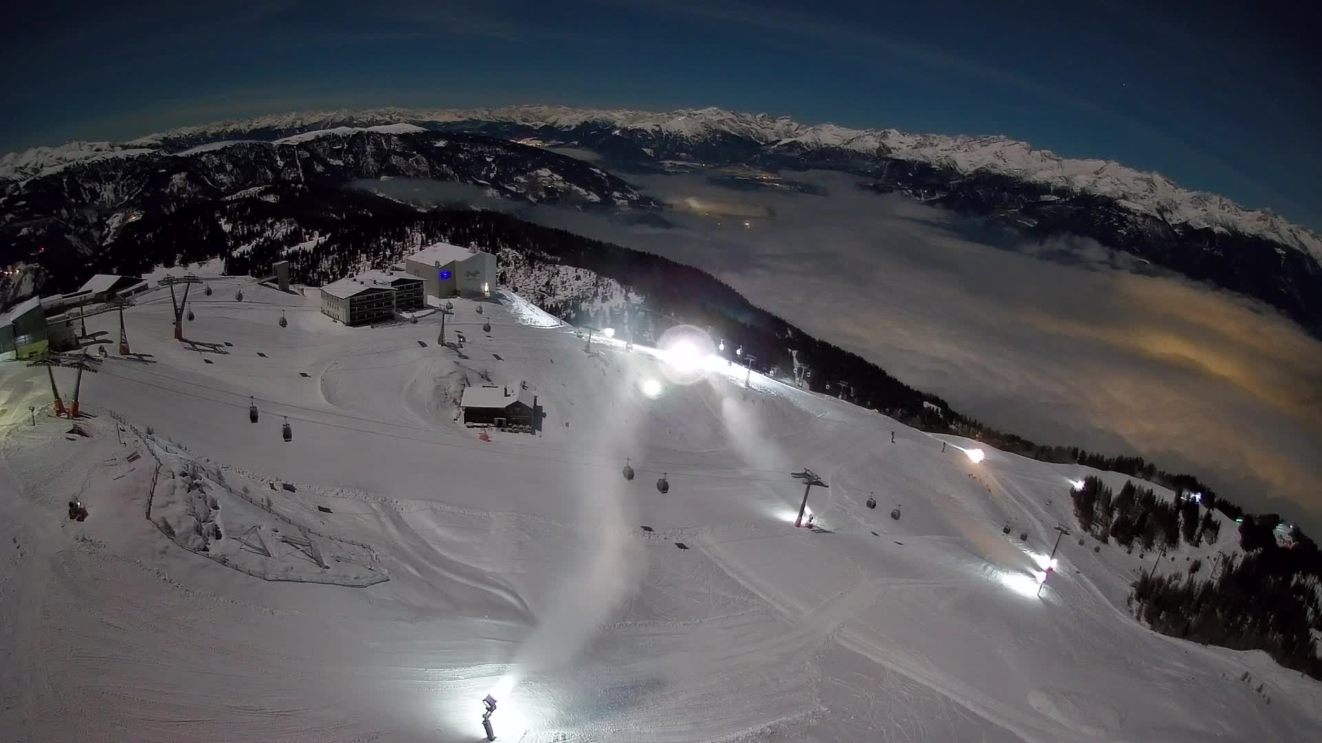 Cima estación de esquí Kronplatz | vista hacia Brunico