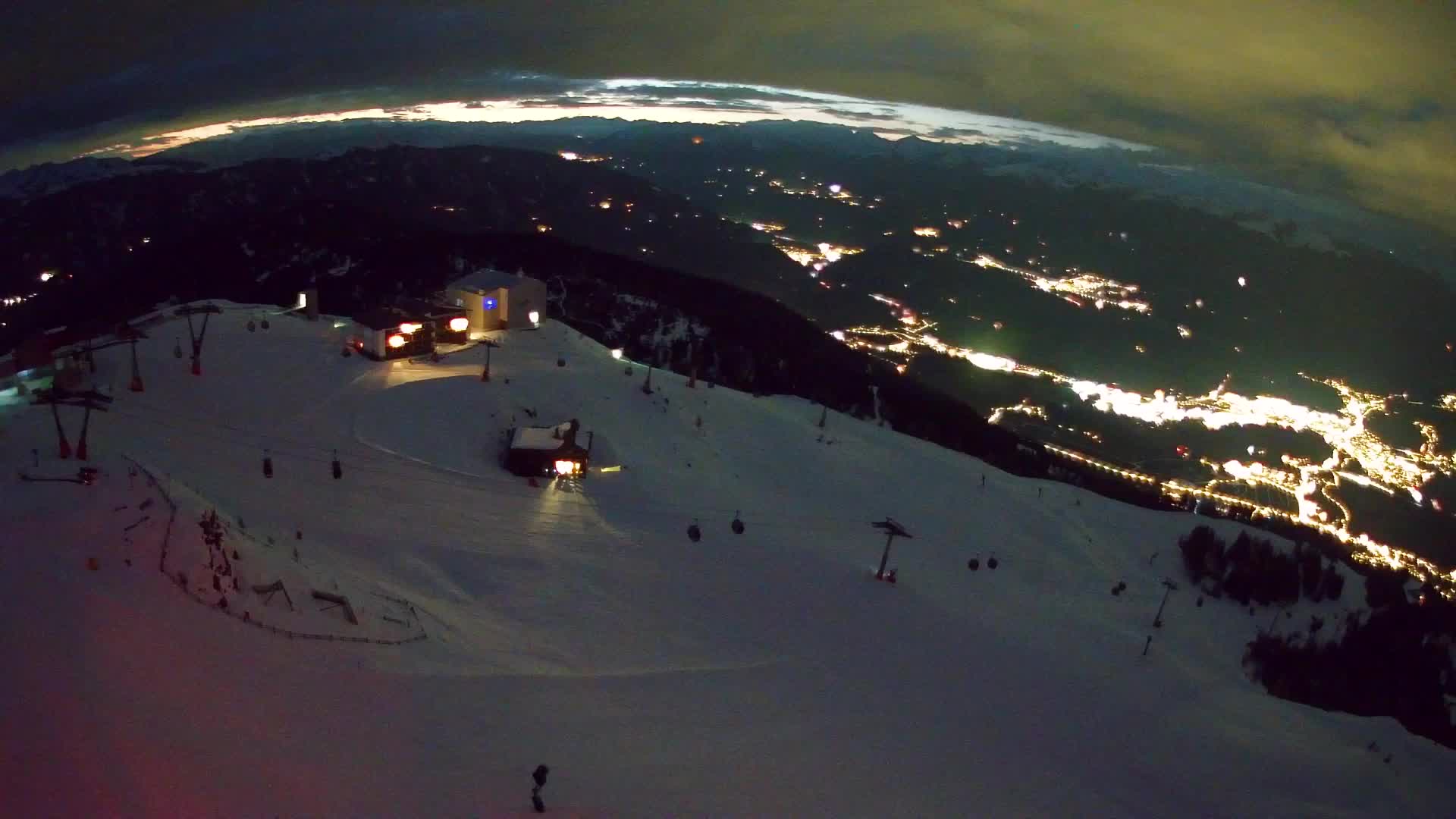 Cima estación de esquí Kronplatz | vista hacia Brunico