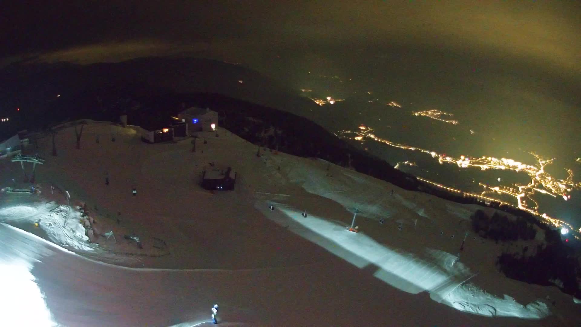 Cima estación de esquí Kronplatz | vista hacia Brunico