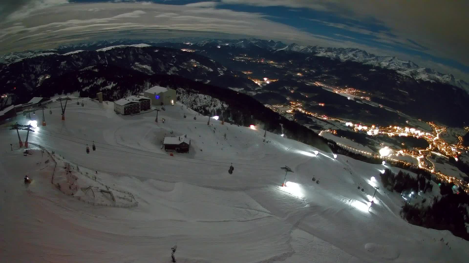 Cima estación de esquí Kronplatz | vista hacia Brunico