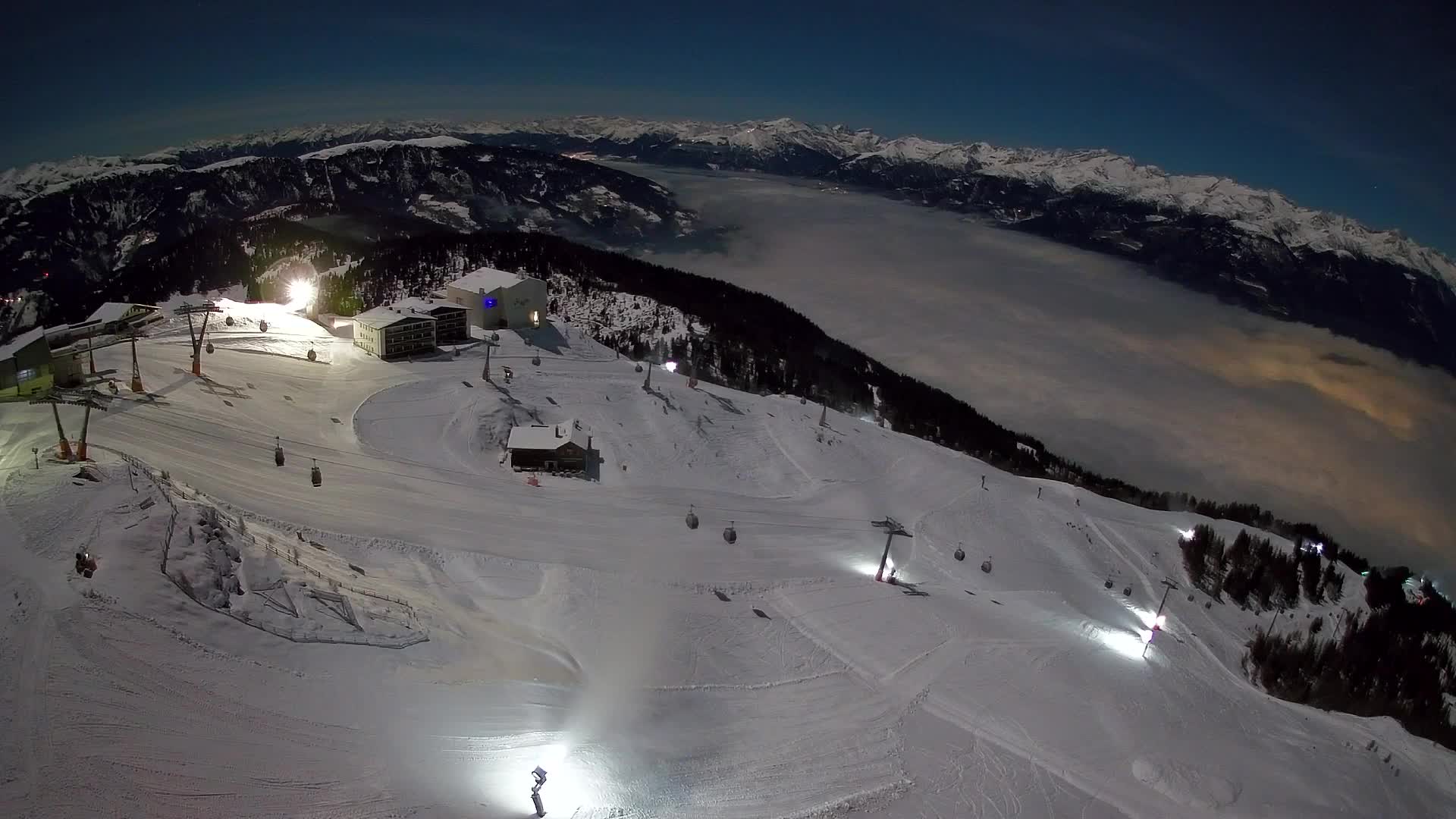 Skigebiet Kronplatz Gipfel | Blick auf Bruneck