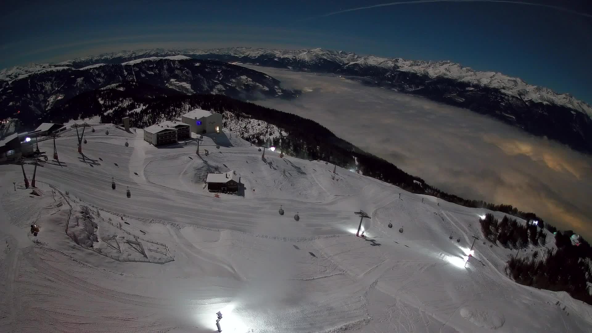Cima estación de esquí Kronplatz | vista hacia Brunico