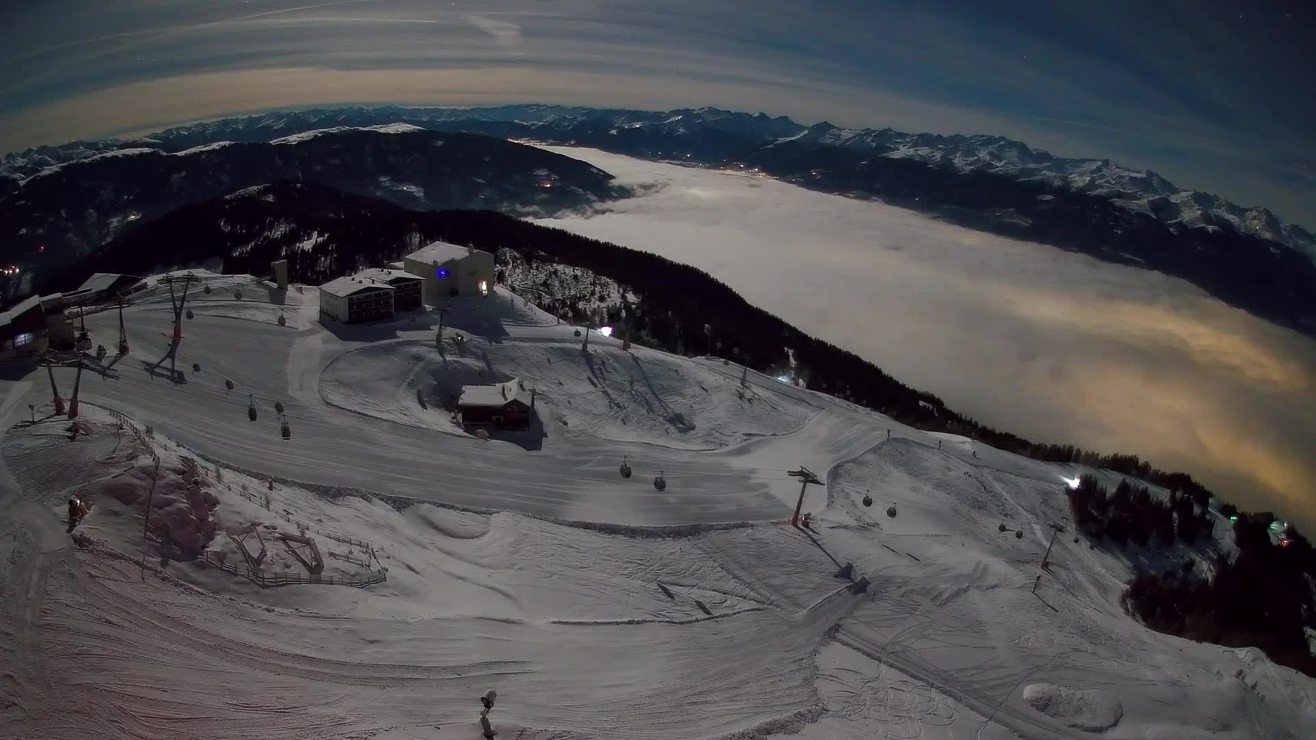 Skigebiet Kronplatz Gipfel | Blick auf Bruneck