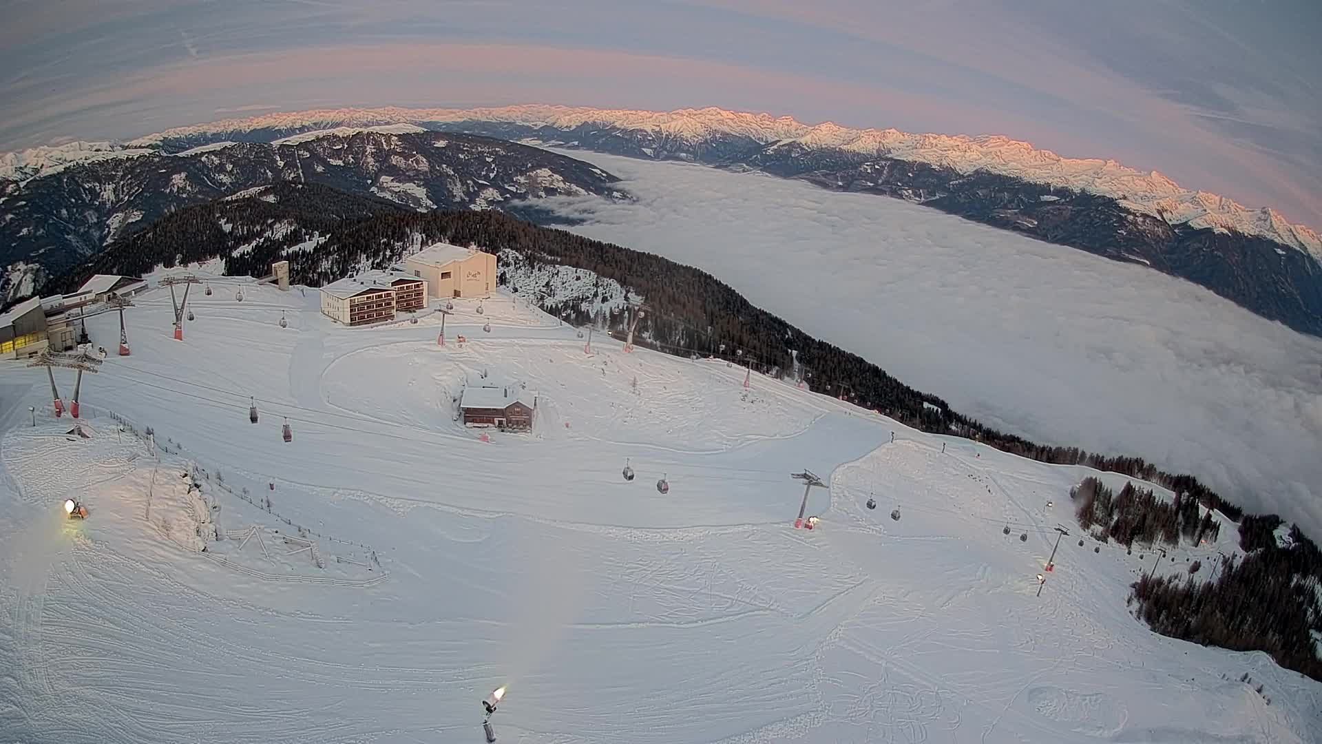 Cima estación de esquí Kronplatz | vista hacia Brunico