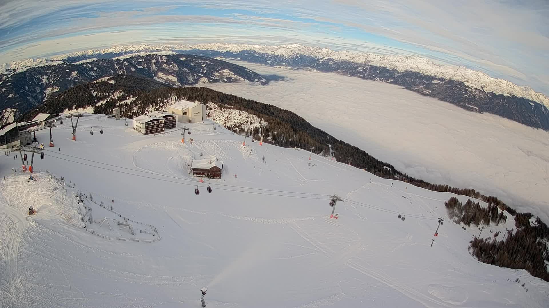 Cima estación de esquí Kronplatz | vista hacia Brunico