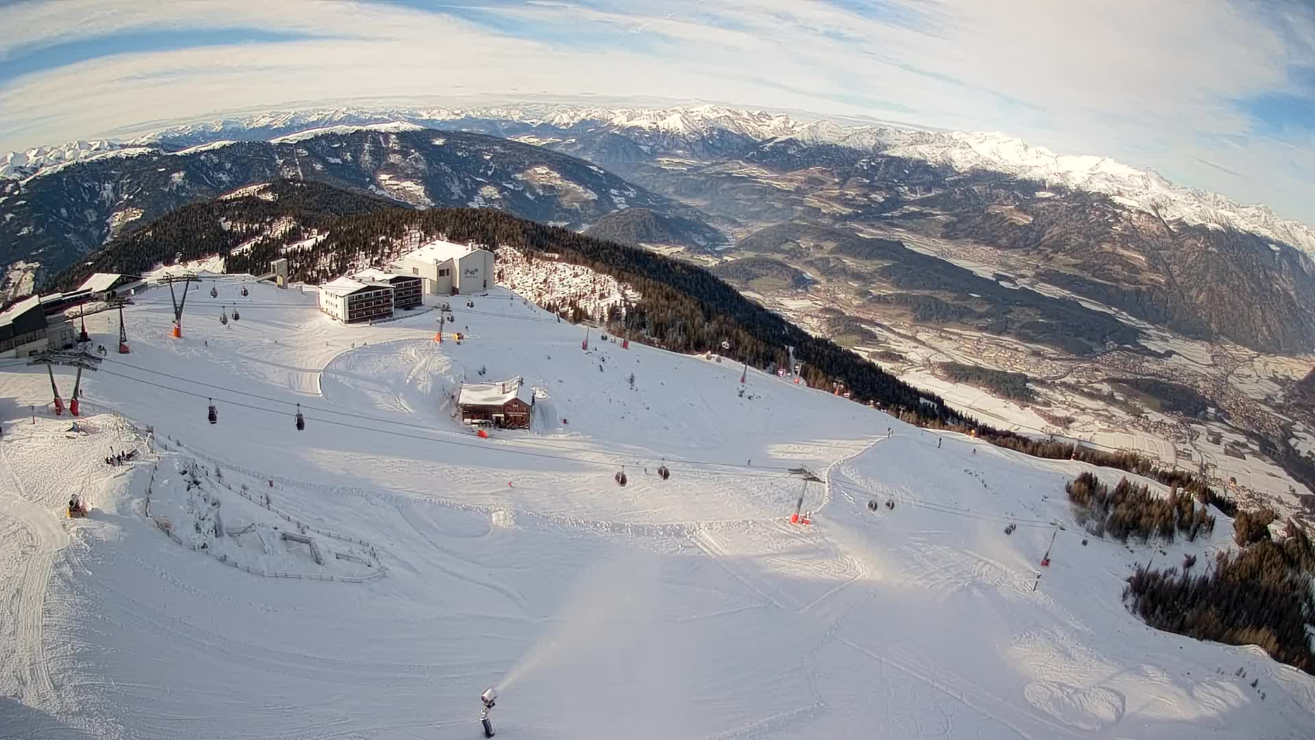 Cima estación de esquí Kronplatz | vista hacia Brunico