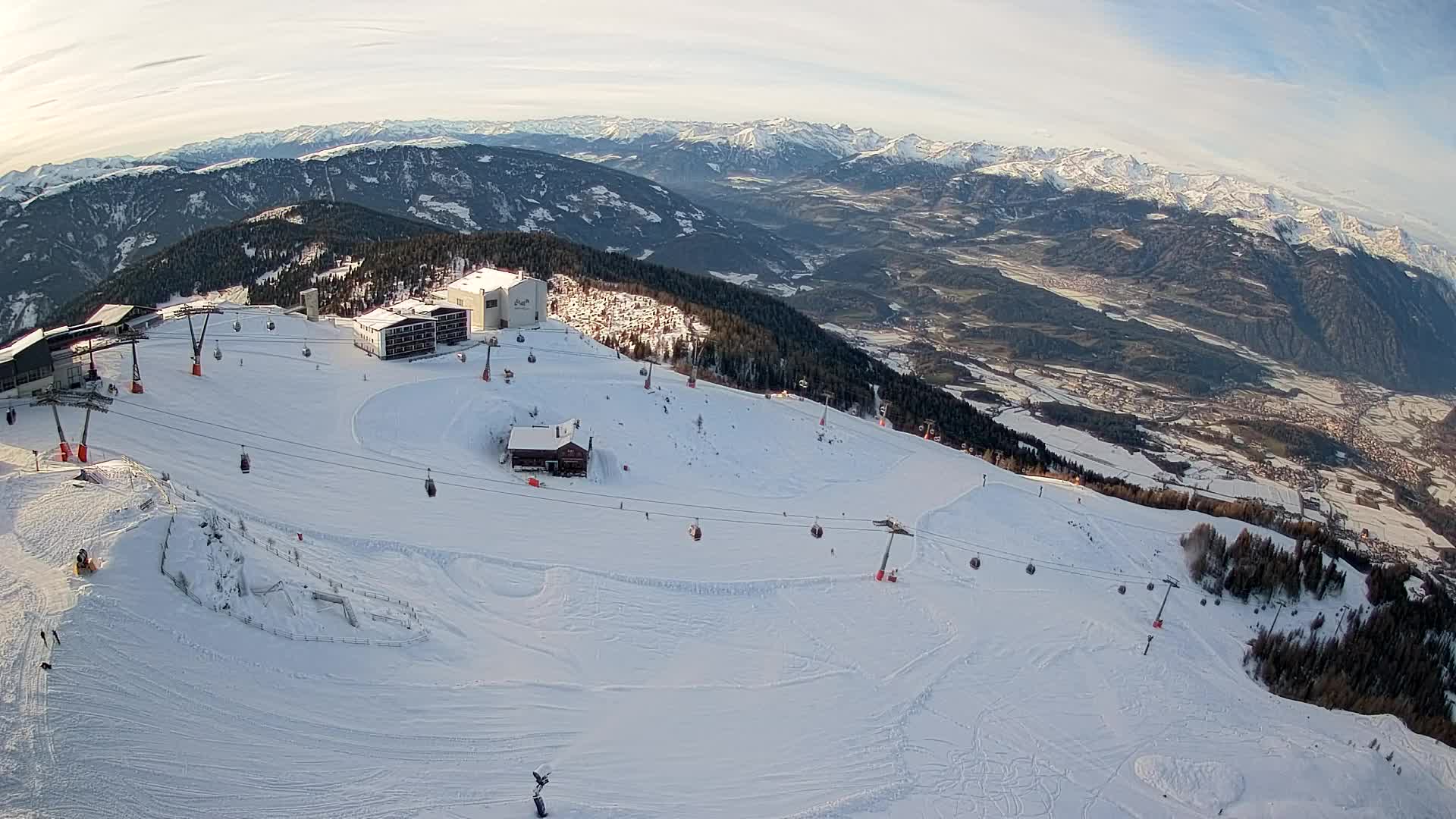 Cima estación de esquí Kronplatz | vista hacia Brunico