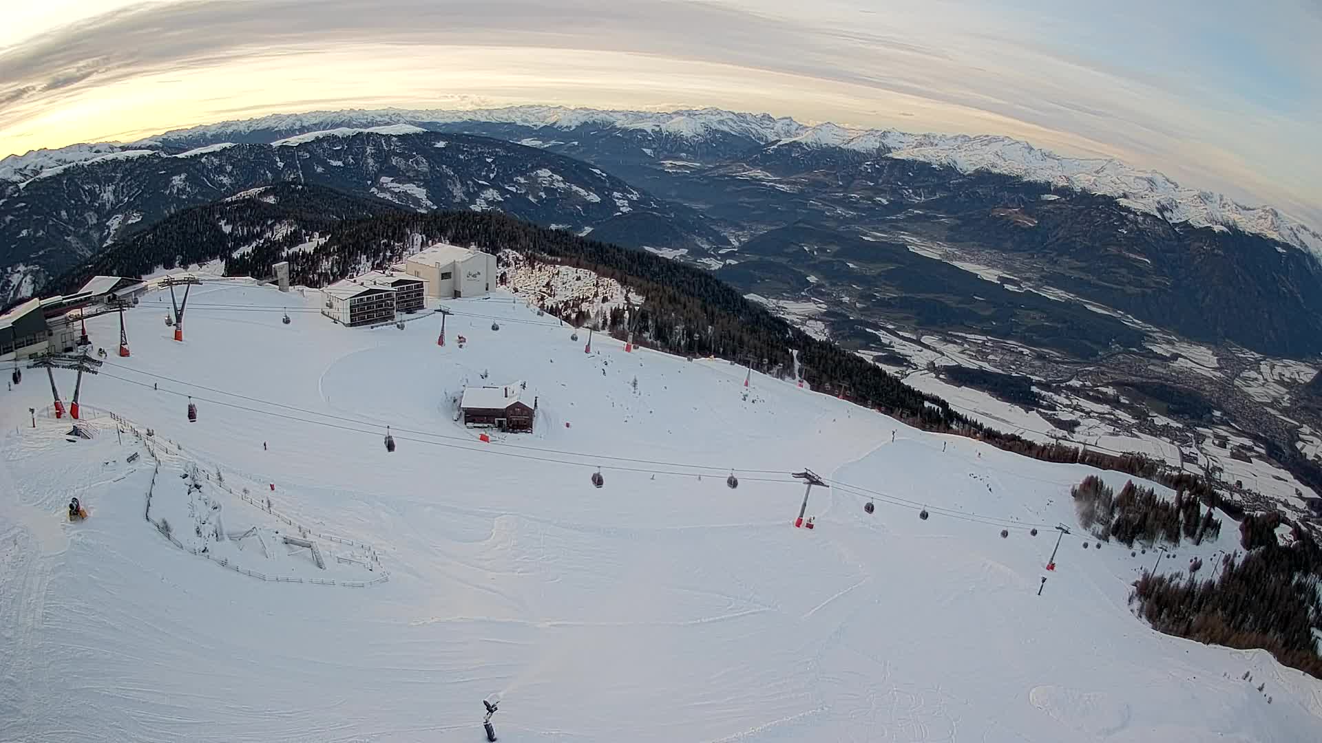 Skigebiet Kronplatz Gipfel | Blick auf Bruneck