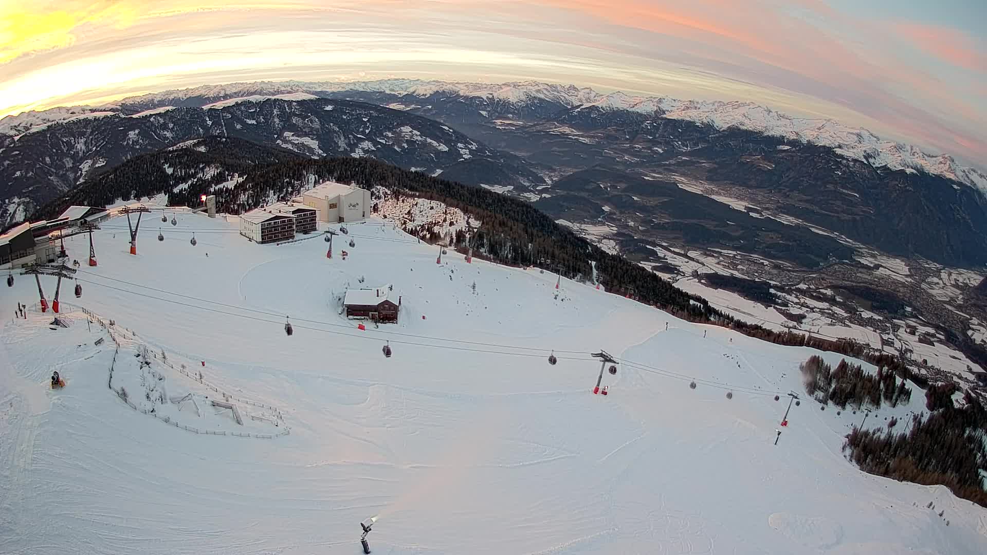Skigebiet Kronplatz Gipfel | Blick auf Bruneck