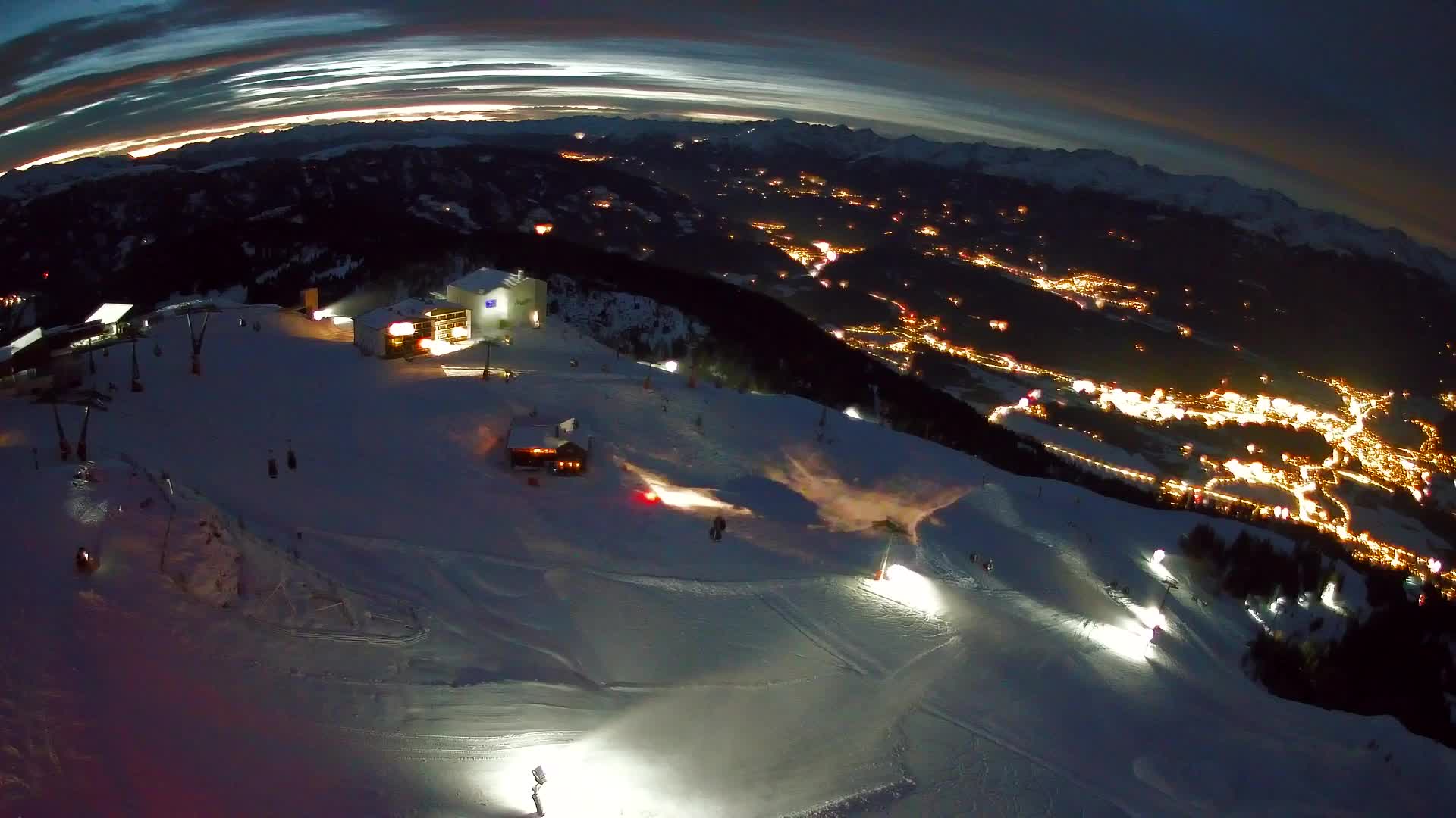 Cima estación de esquí Kronplatz | vista hacia Brunico