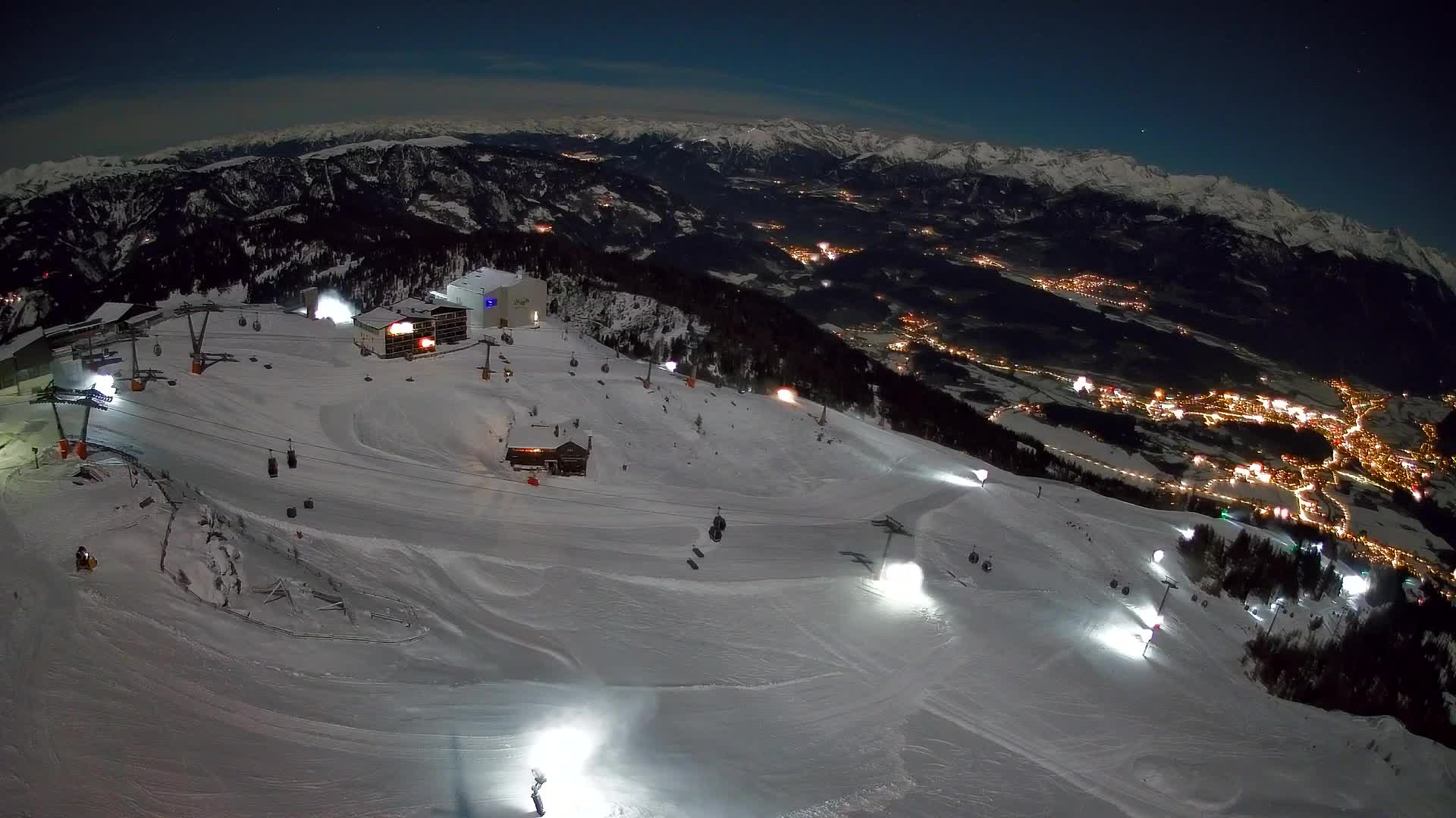 Cima estación de esquí Kronplatz | vista hacia Brunico
