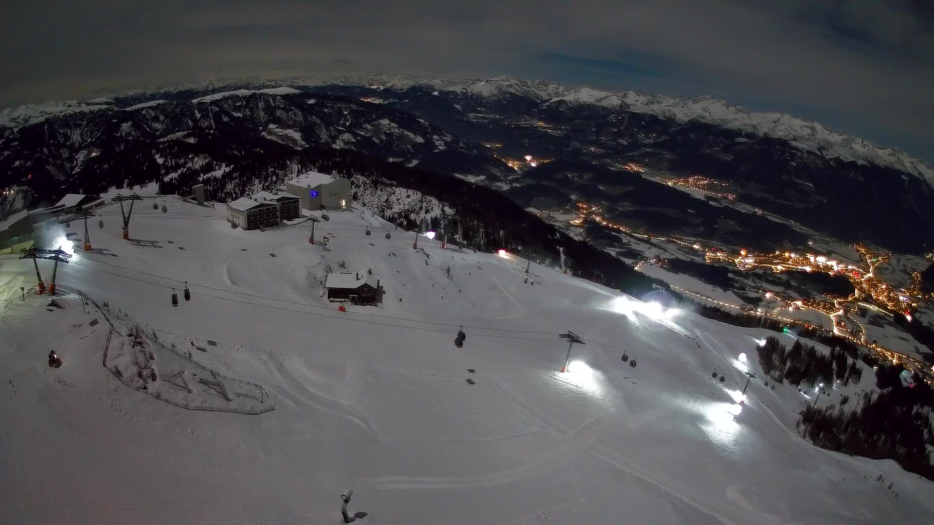 Cima estación de esquí Kronplatz | vista hacia Brunico