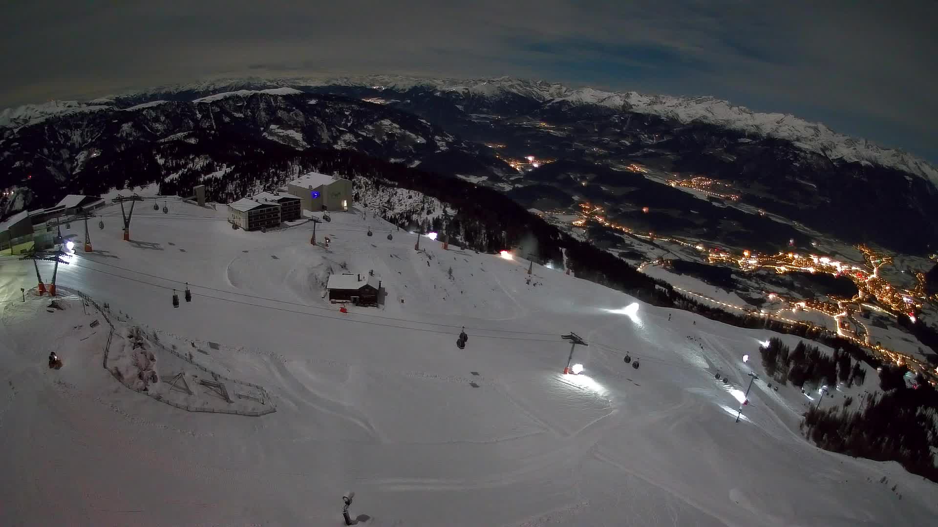 Cima estación de esquí Kronplatz | vista hacia Brunico
