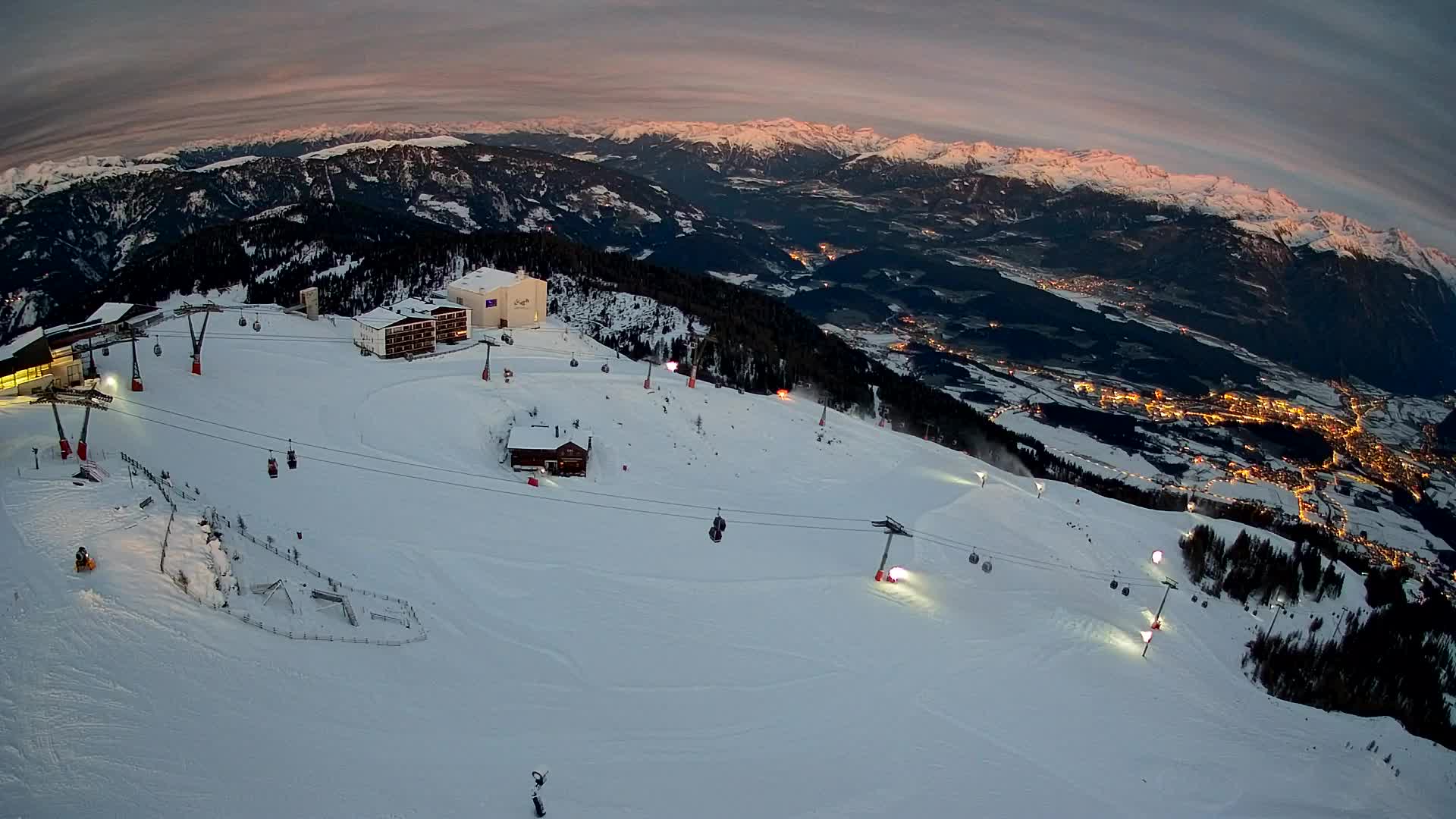 Cima estación de esquí Kronplatz | vista hacia Brunico