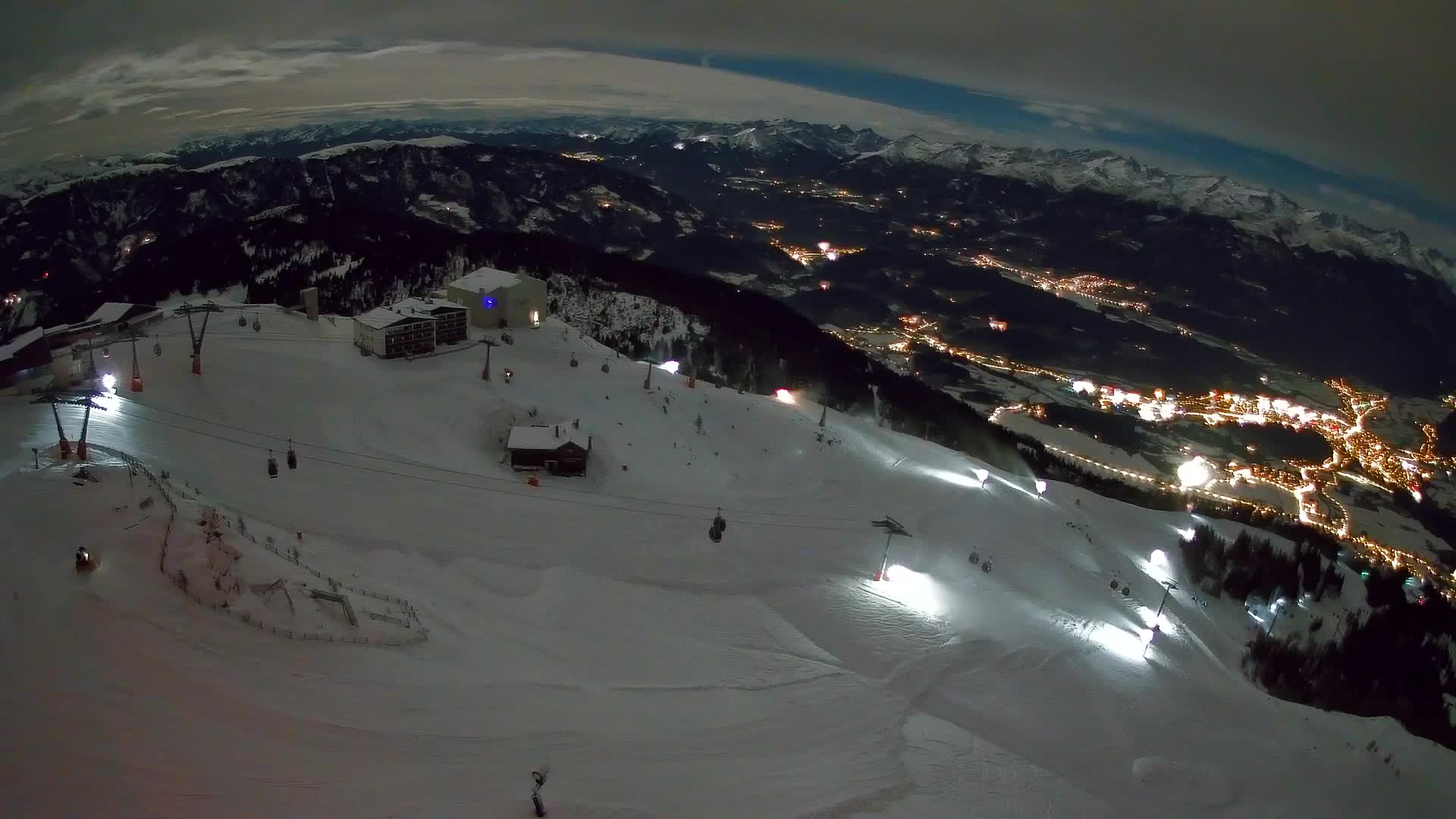 Cima estación de esquí Kronplatz | vista hacia Brunico