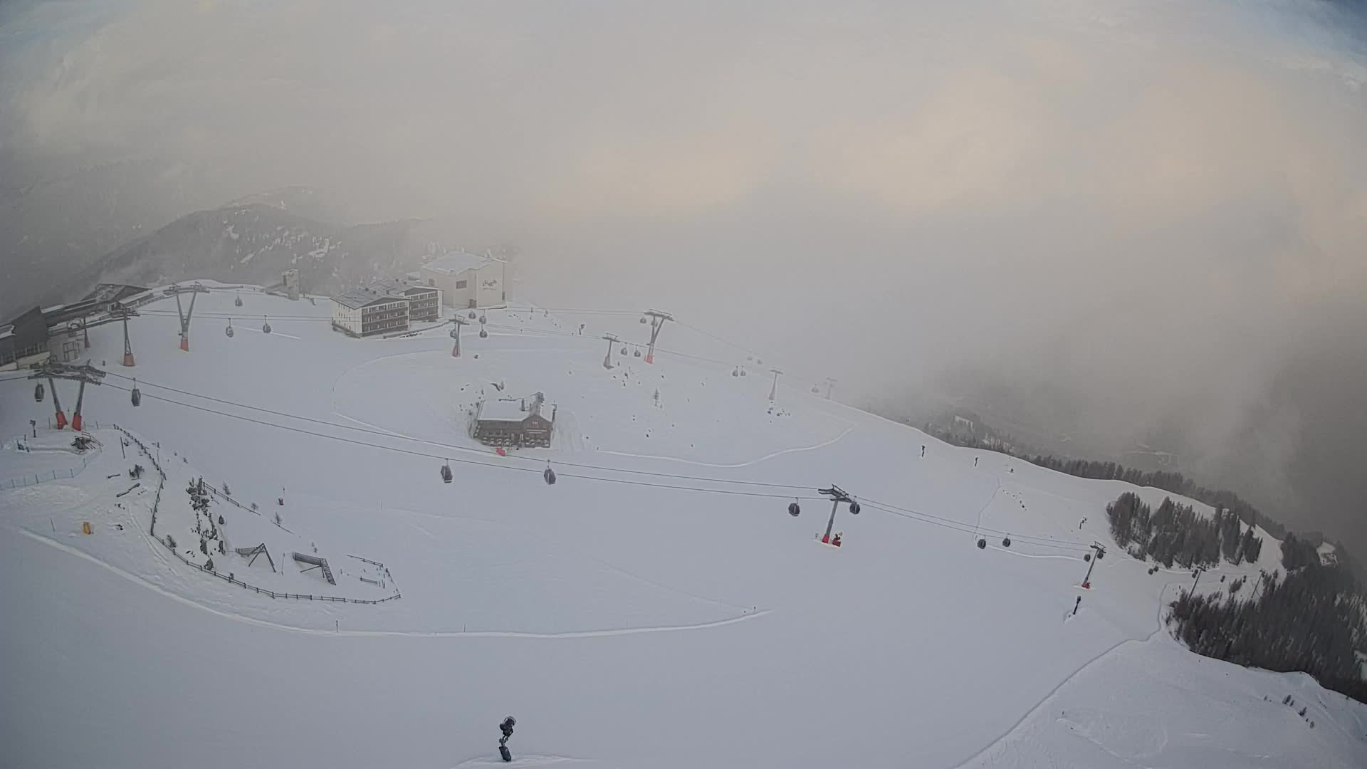 Cima estación de esquí Kronplatz | vista hacia Brunico